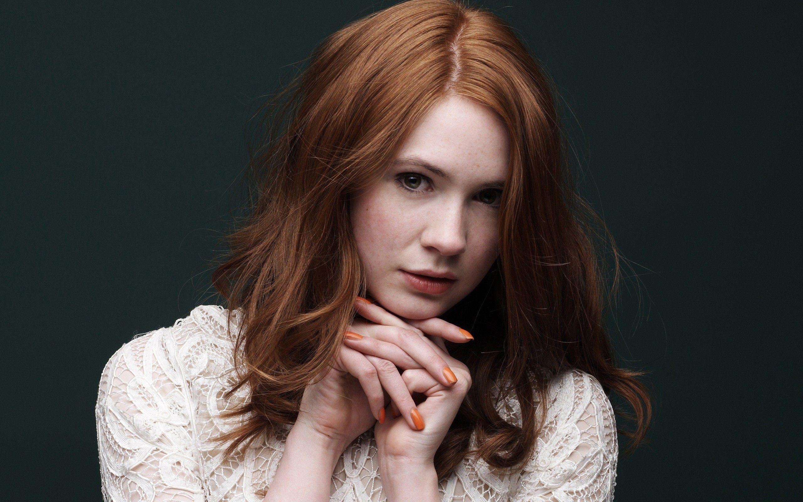 Karen Gillan Bustle Wallpapers