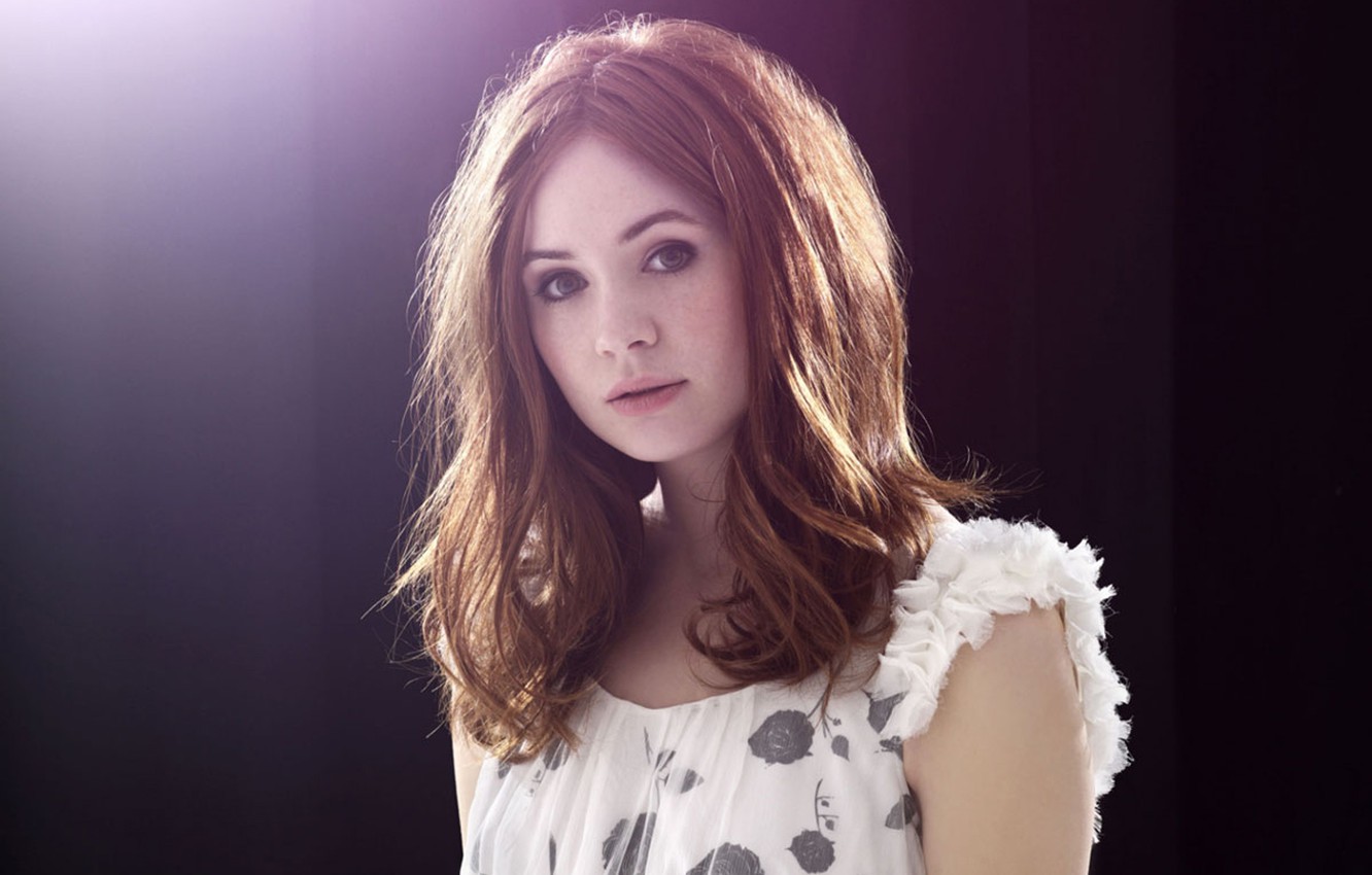 Karen Gillan Cute Wallpapers