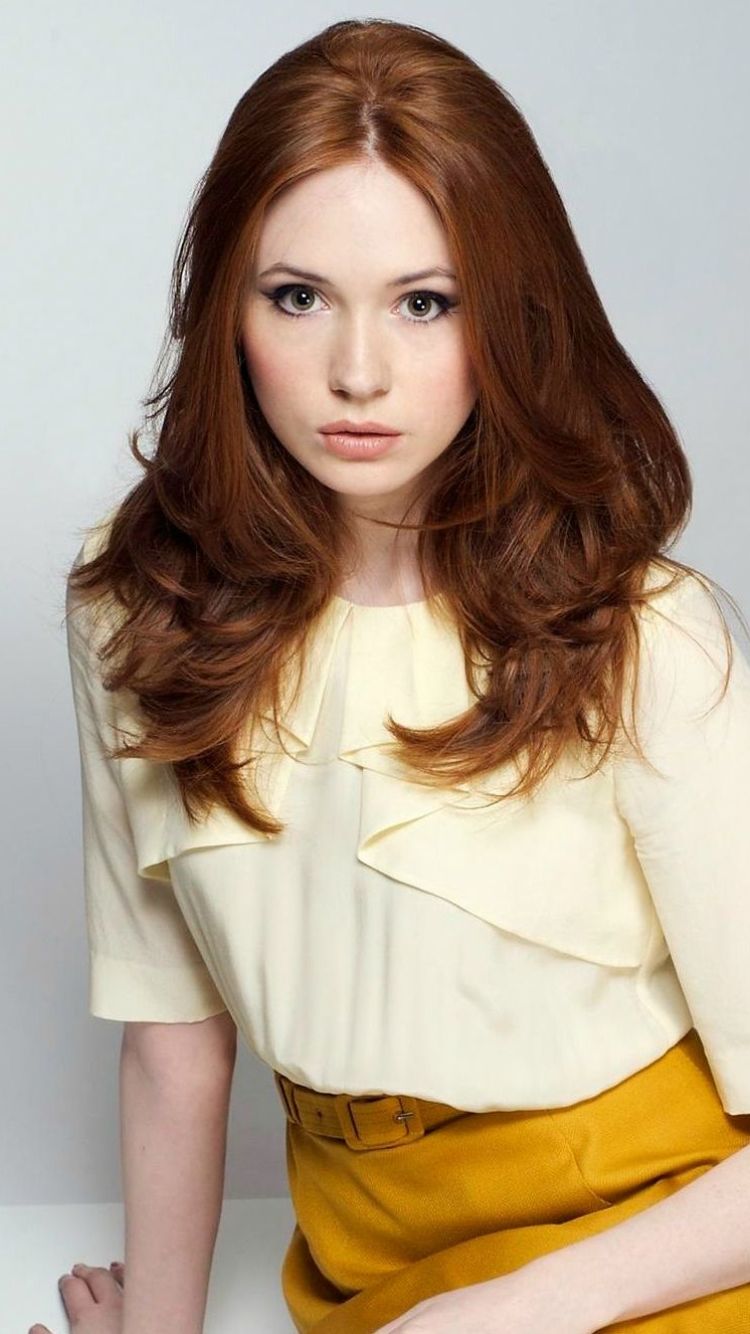 Karen Gillan Cute Wallpapers