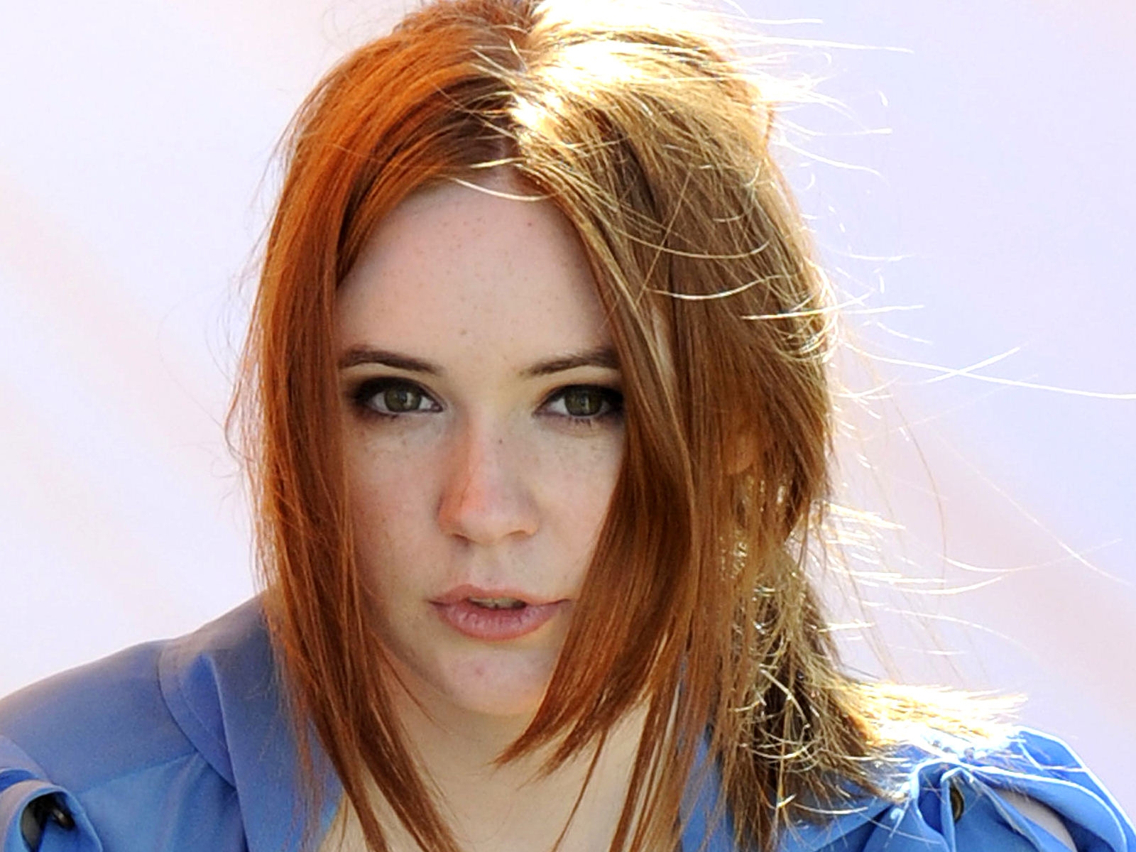 Karen Gillan Cute Wallpapers