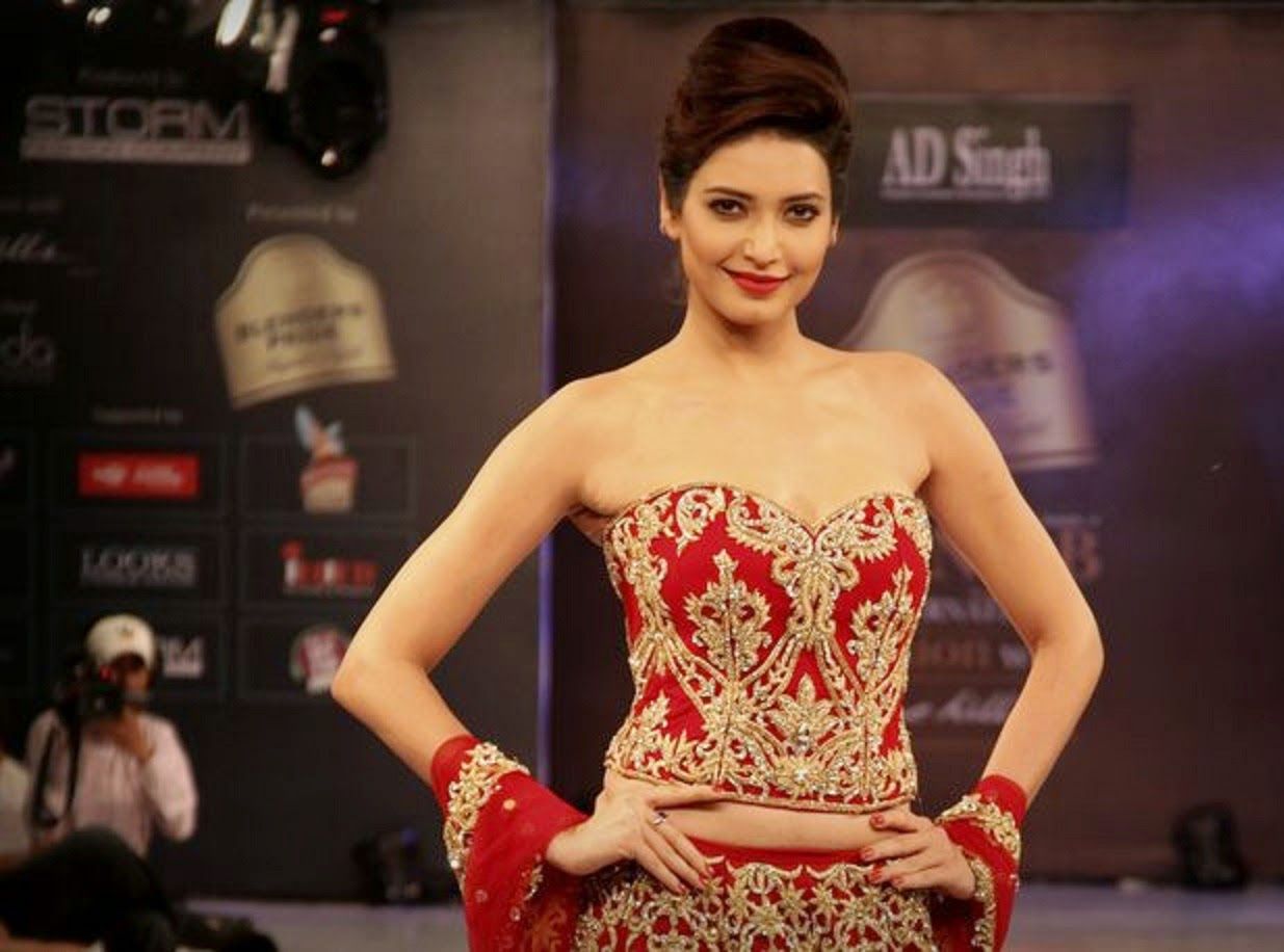 Karishma Tanna Wallpapers