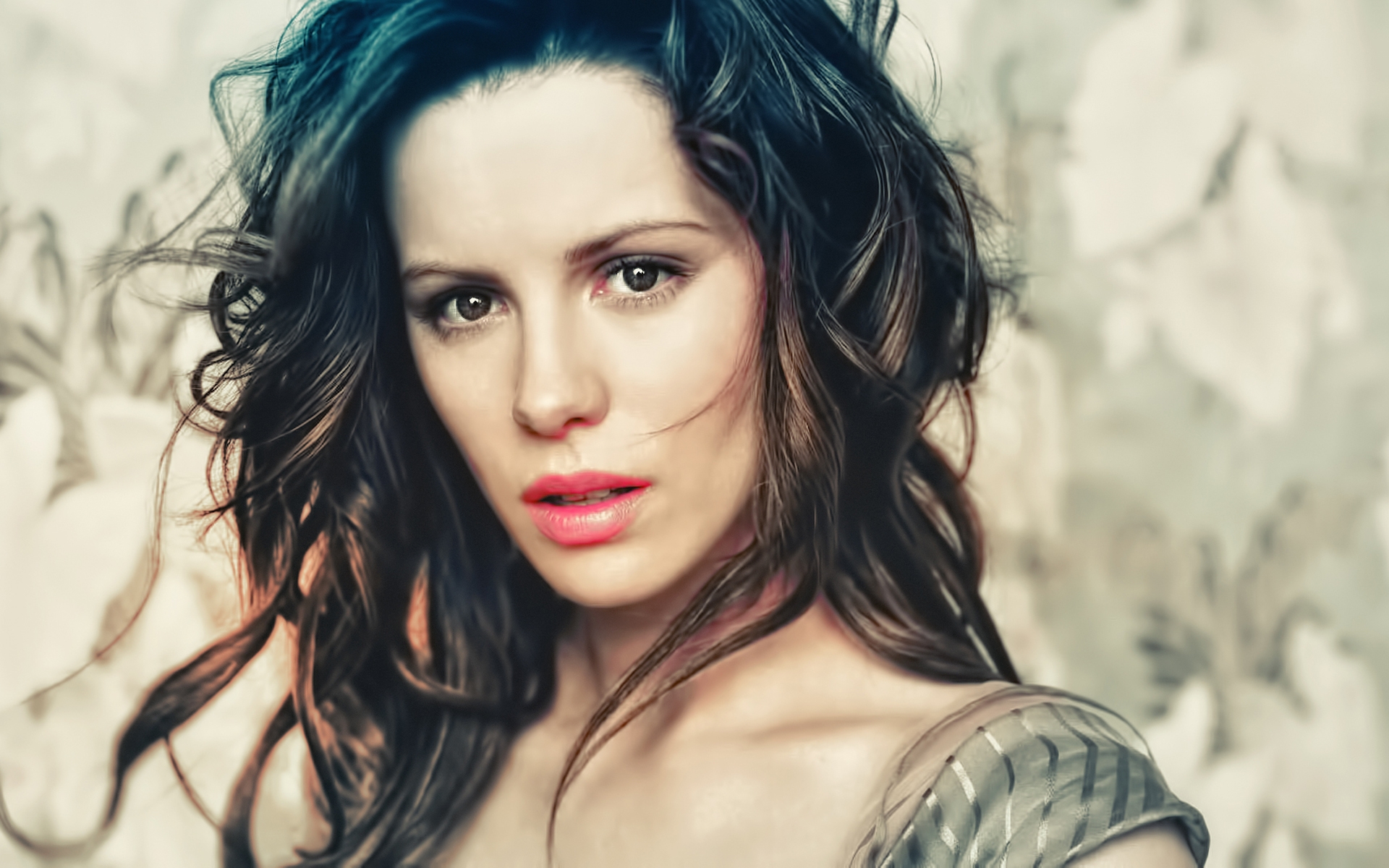 Kate Beckinsale Close Up Smile Wallpapers