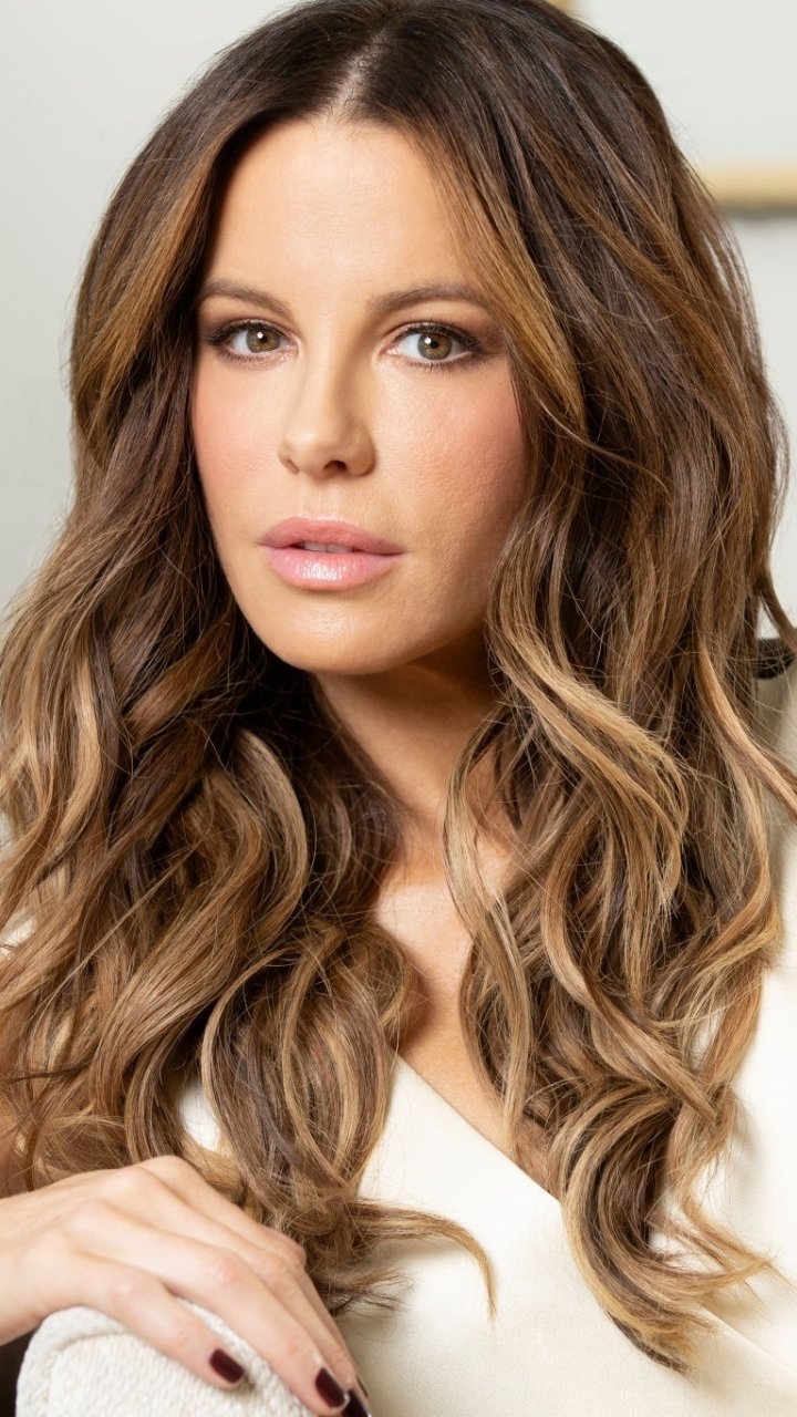 Kate Beckinsale Curly Hair Pic Wallpapers