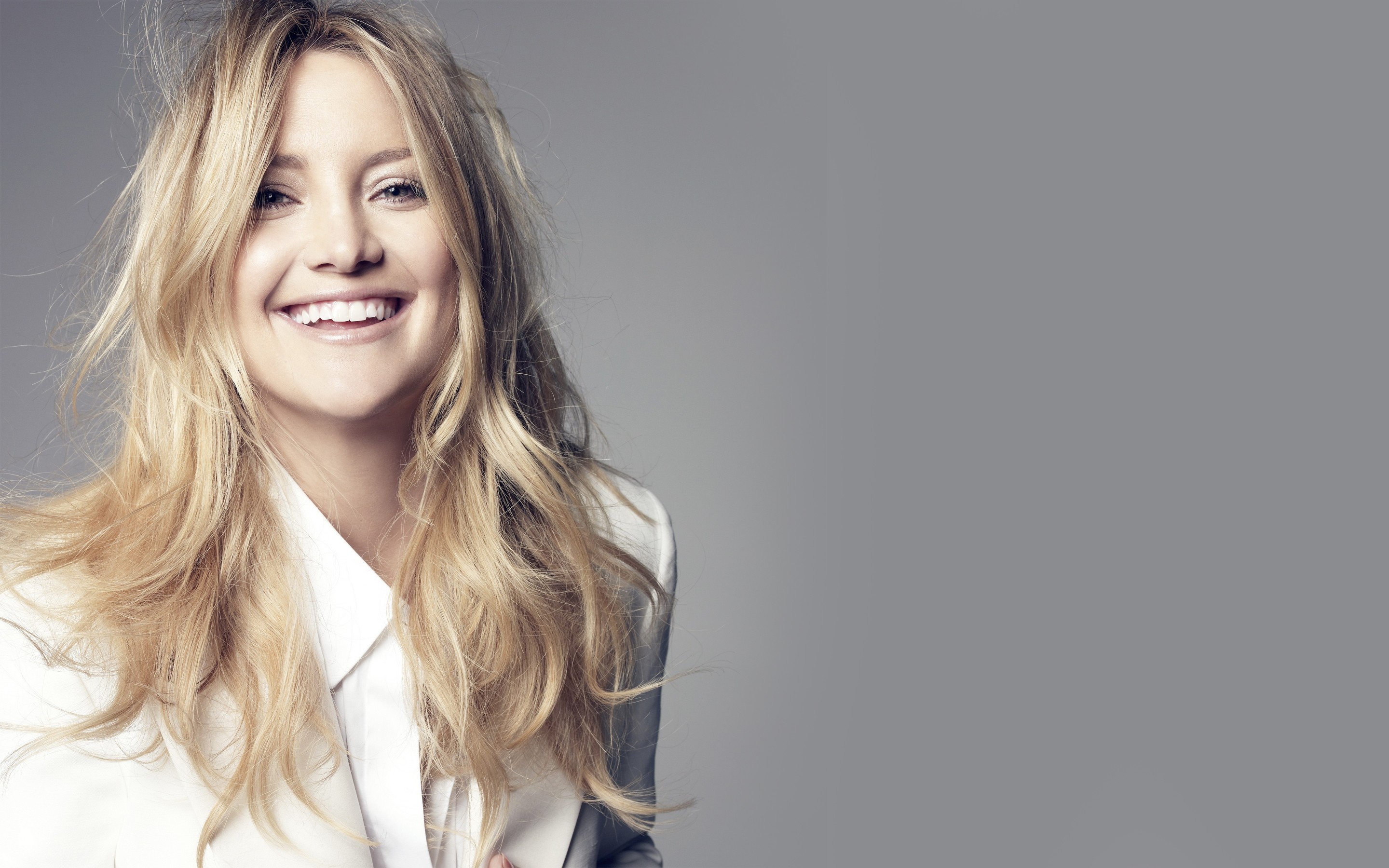 Kate Hudson smiles Wallpapers