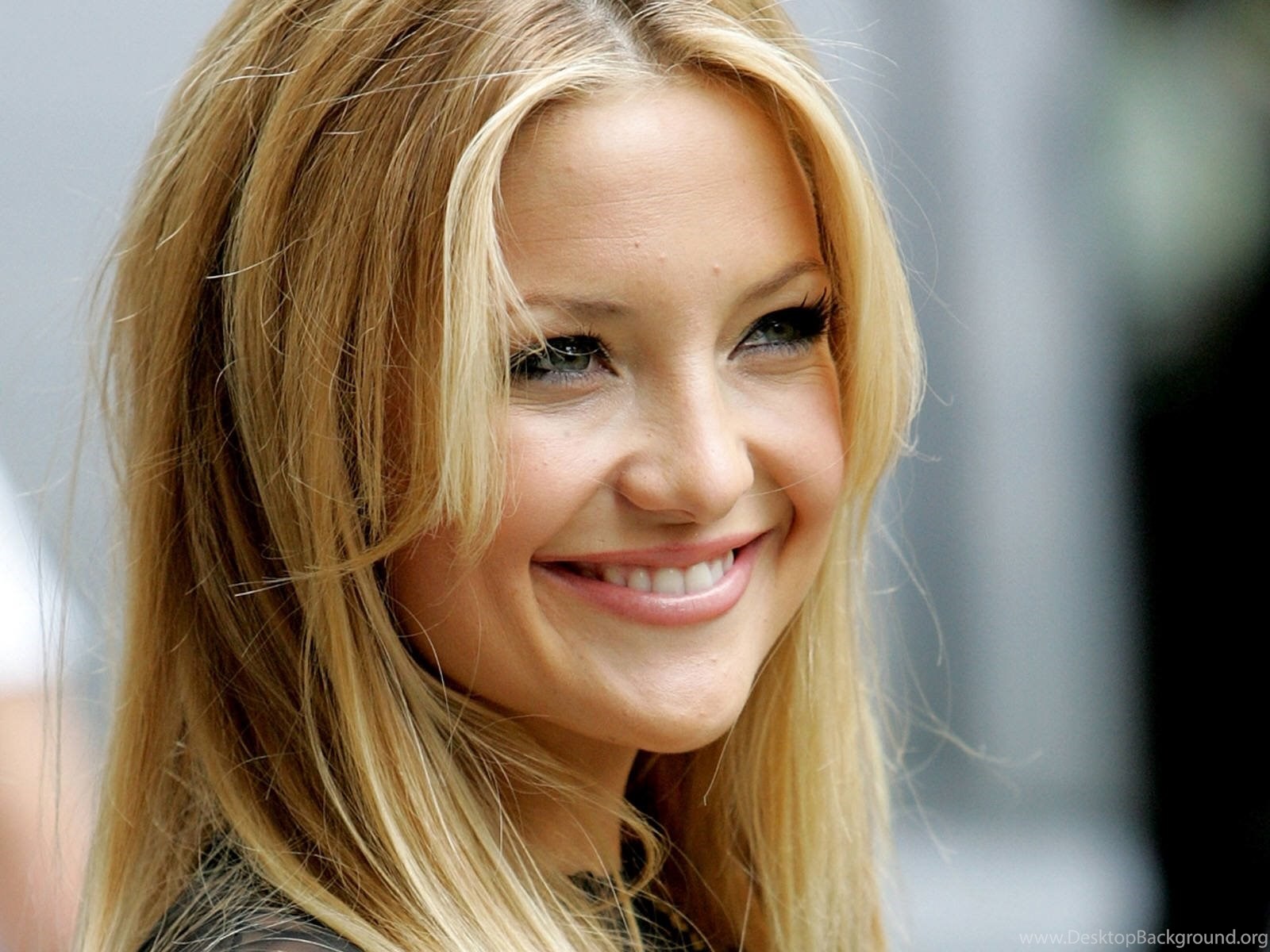 Kate Hudson smiles Wallpapers