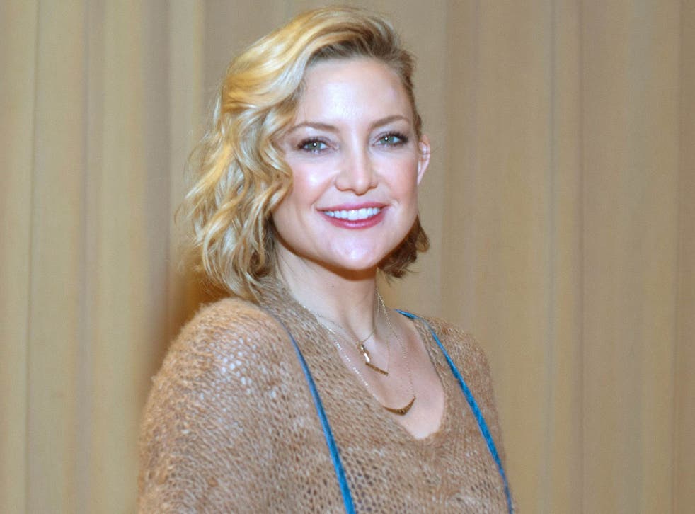 Kate Hudson smiles Wallpapers