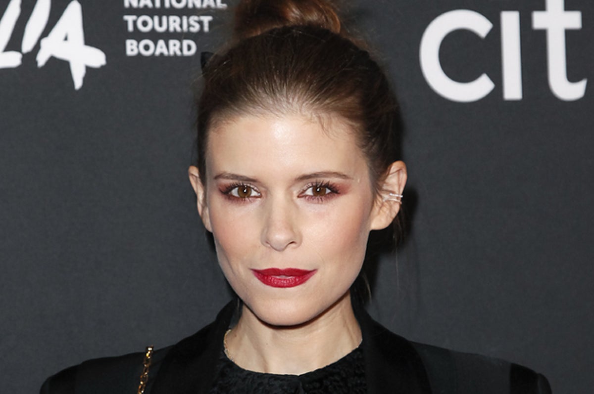 Kate Mara Side Pose Wallpapers