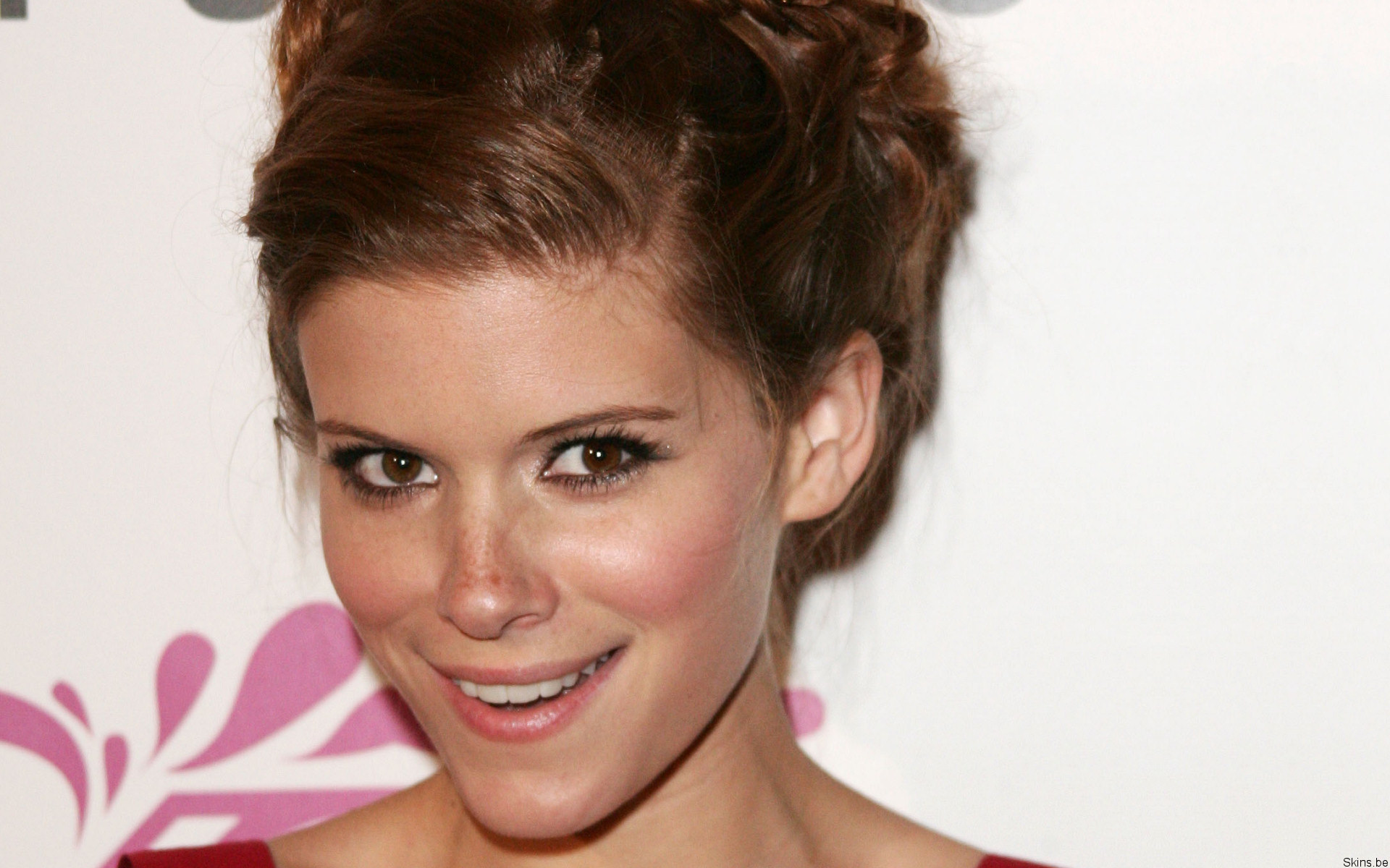 Kate Mara With Cigaratee Wallpapers
