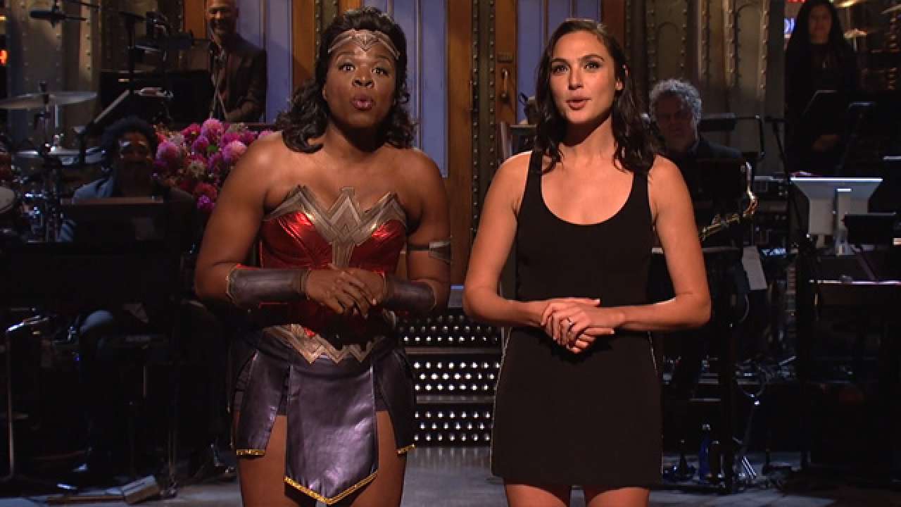 Kate Mckinnon Gal Gadot Snl 2017 Wallpapers