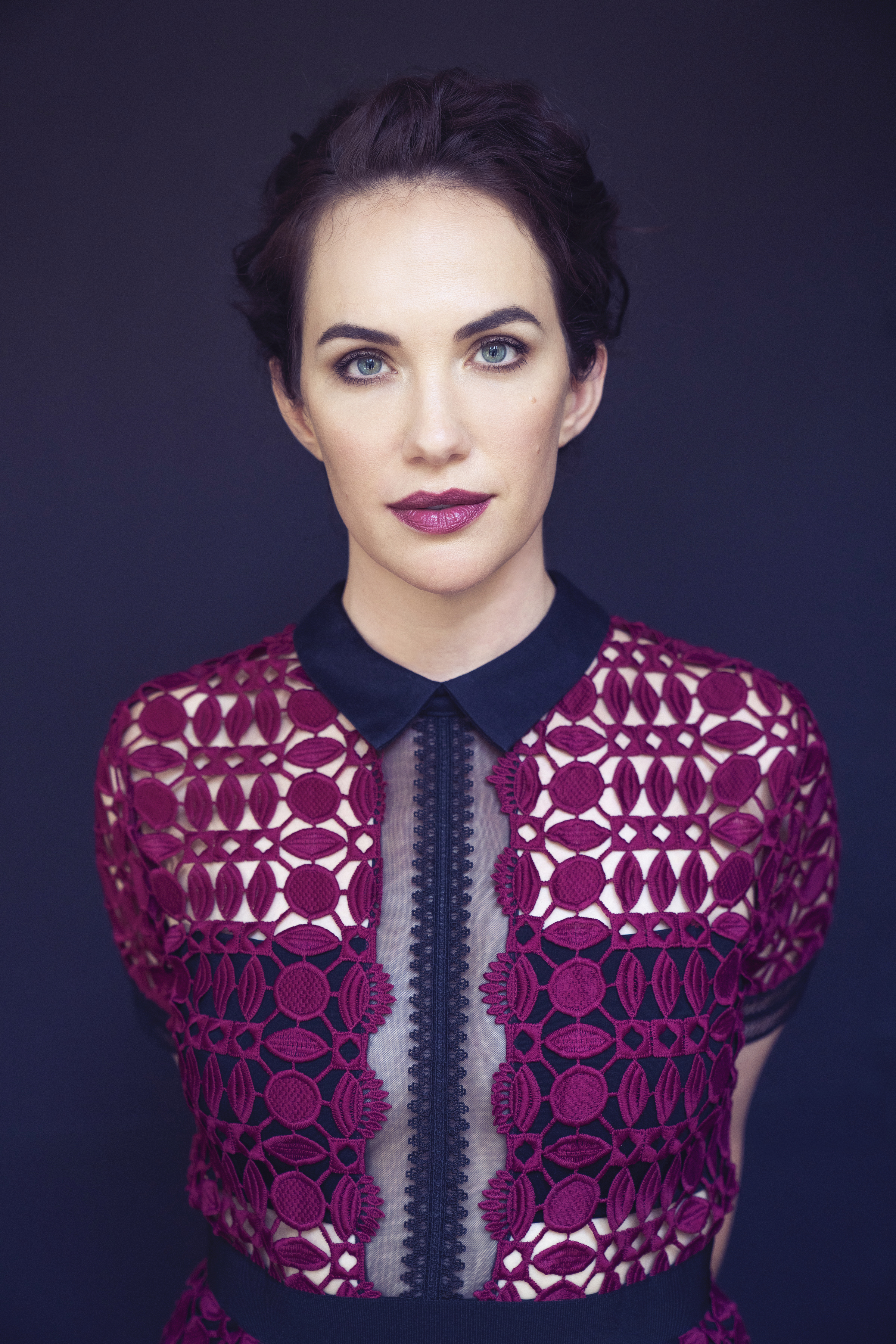 Kate Siegel In Midnight Mass Wallpapers