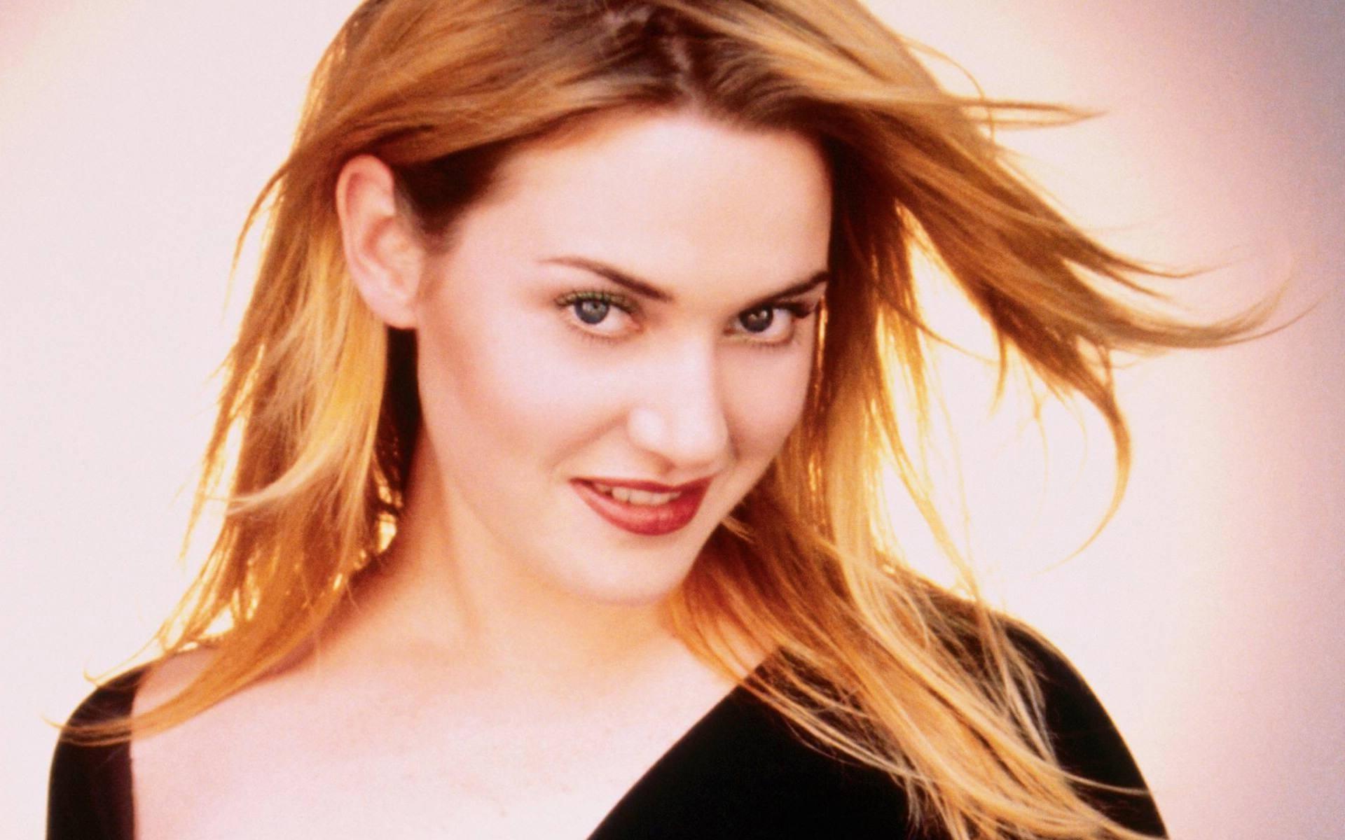 Kate Winslet On Sofa Images Wallpapers