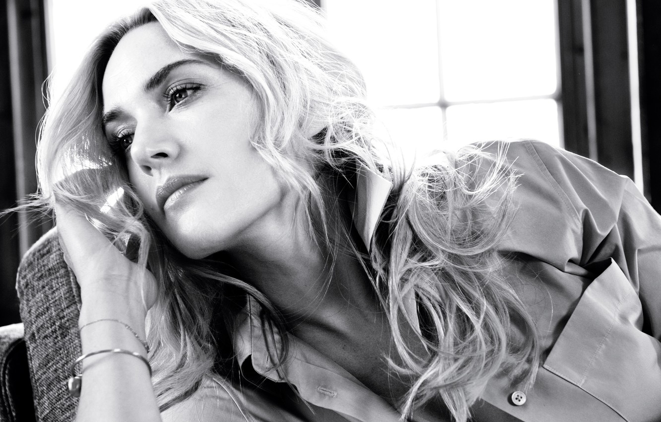 Kate Winslet Sleeping On Sofa Wallpapers