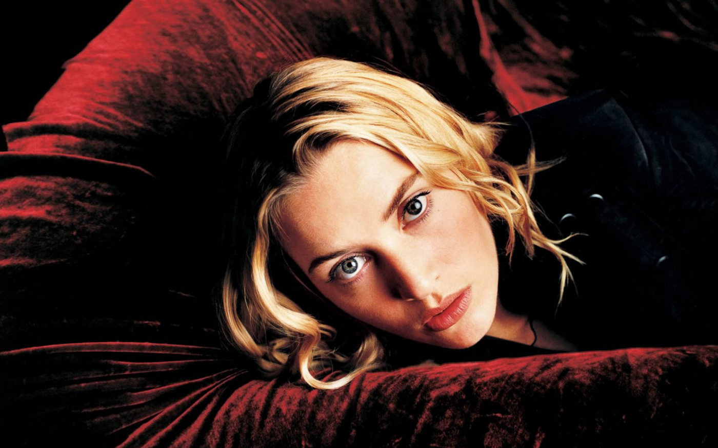 Kate Winslet Sleeping On Sofa Wallpapers