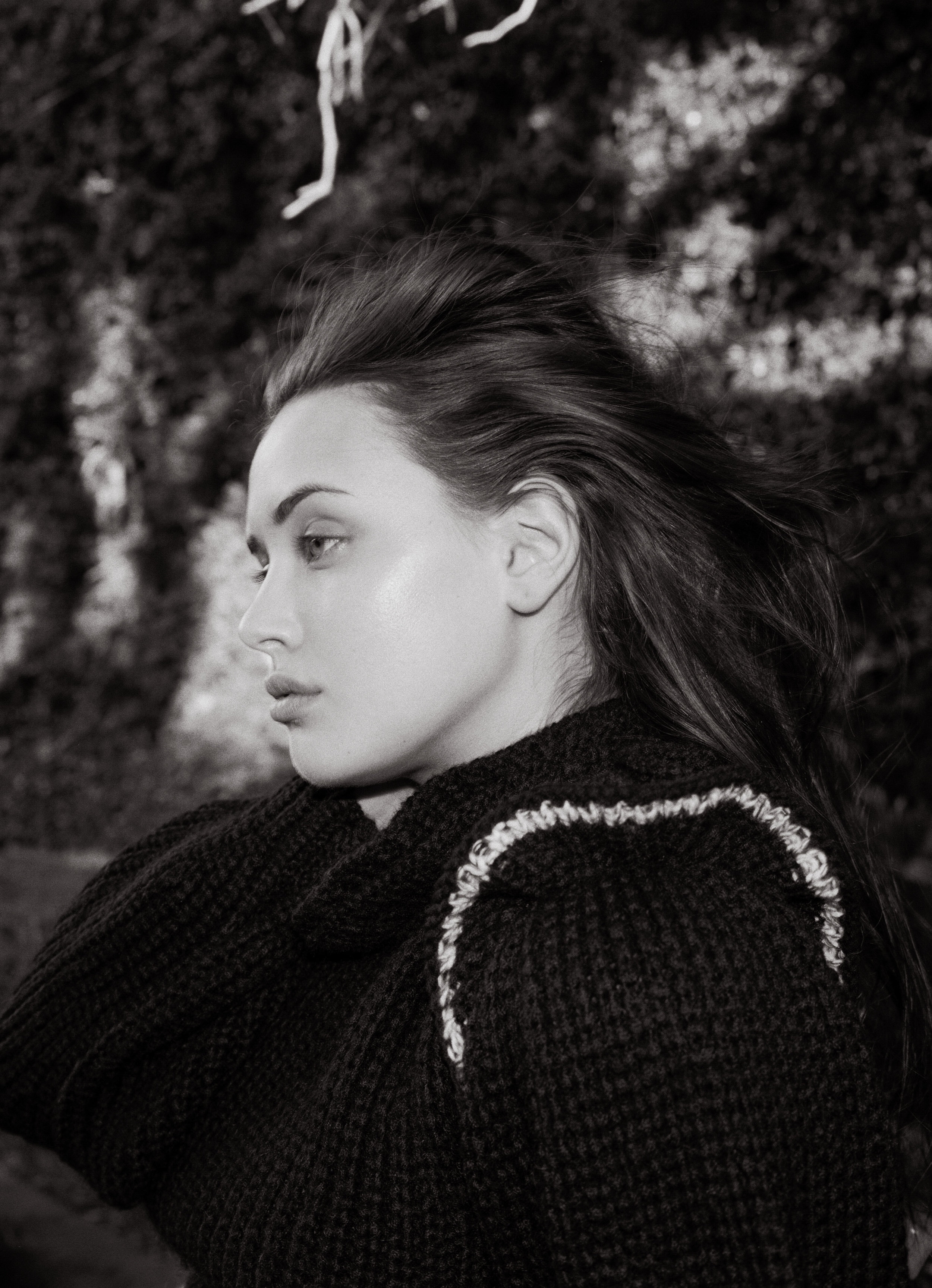 Katherine Langford Actress Monochrome Wallpapers