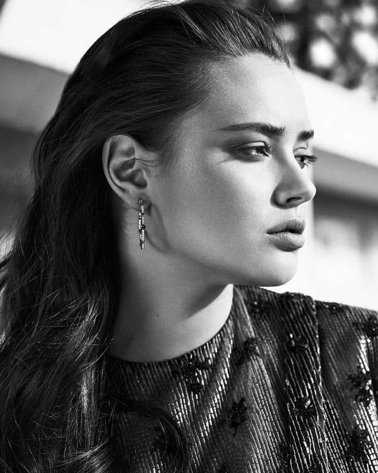 Katherine Langford Actress Monochrome Wallpapers