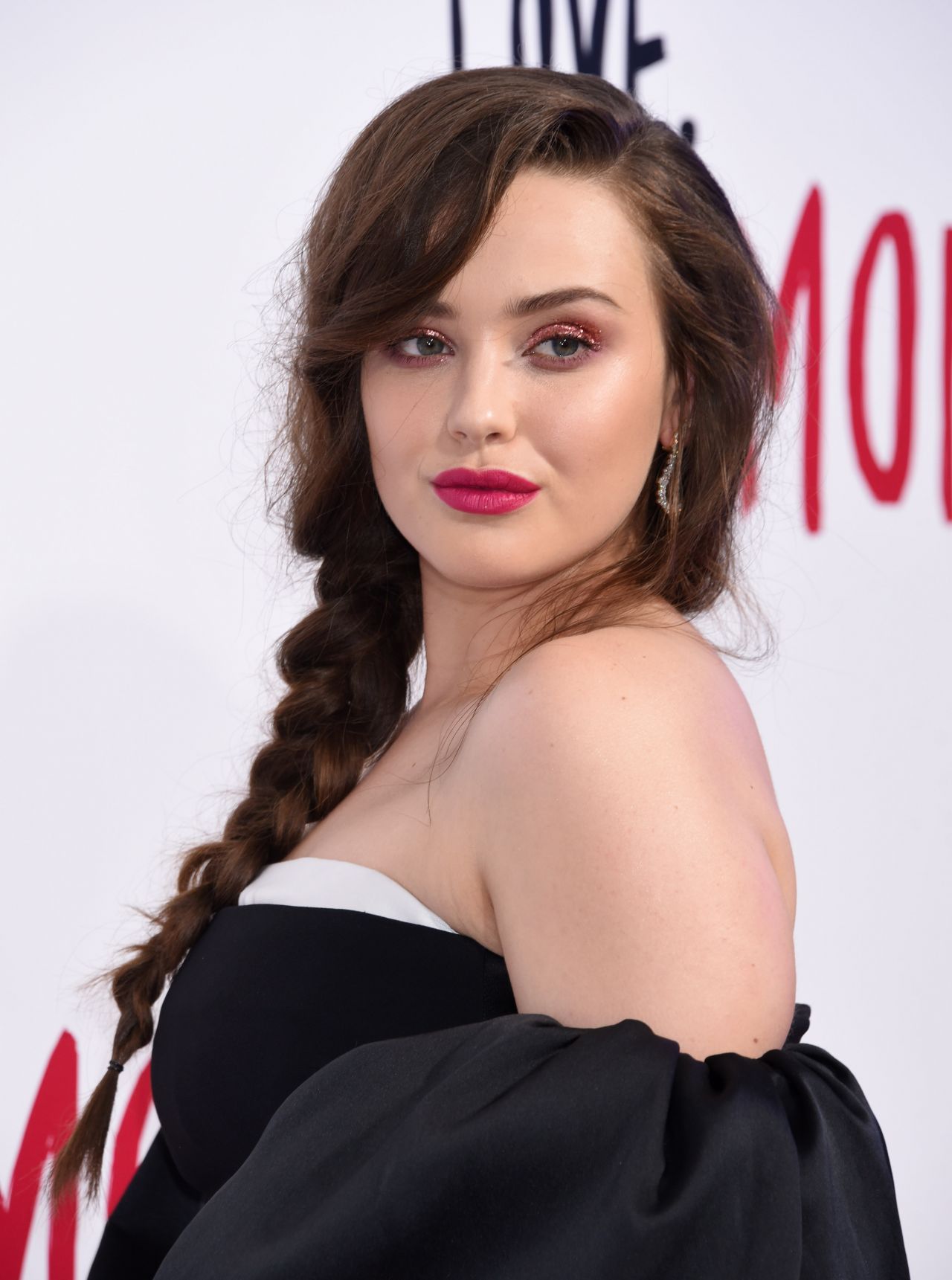 Katherine Langford In Love, Simon 2018 Movie Wallpapers