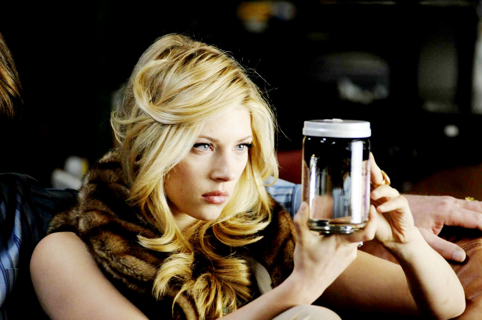 Katheryn Winnick Hot Blonde Wallpapers