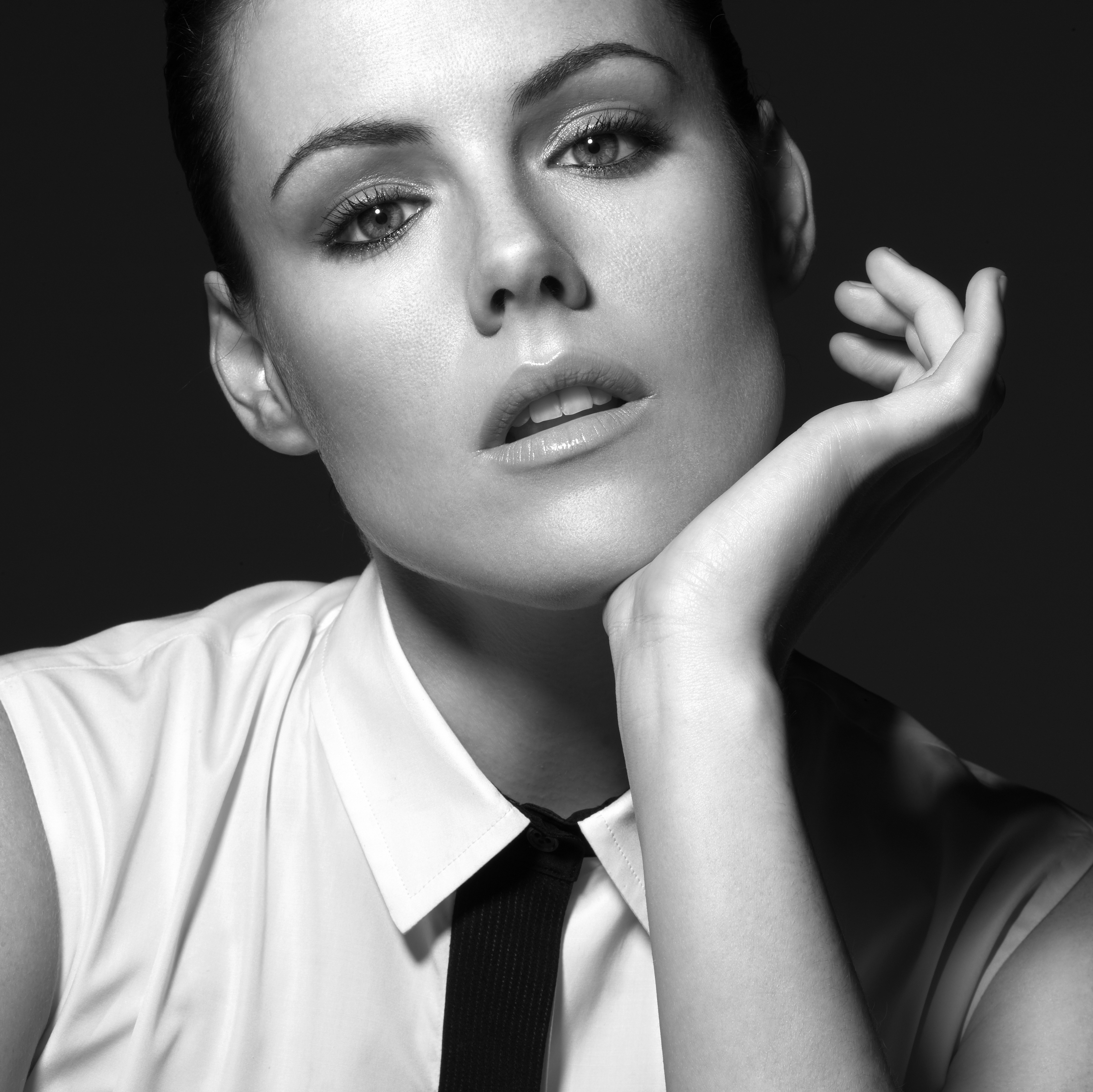 Kathleen Robertson Wallpapers