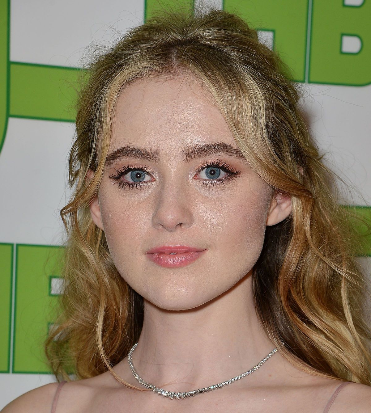 Kathryn Newton Cute In White Wallpapers