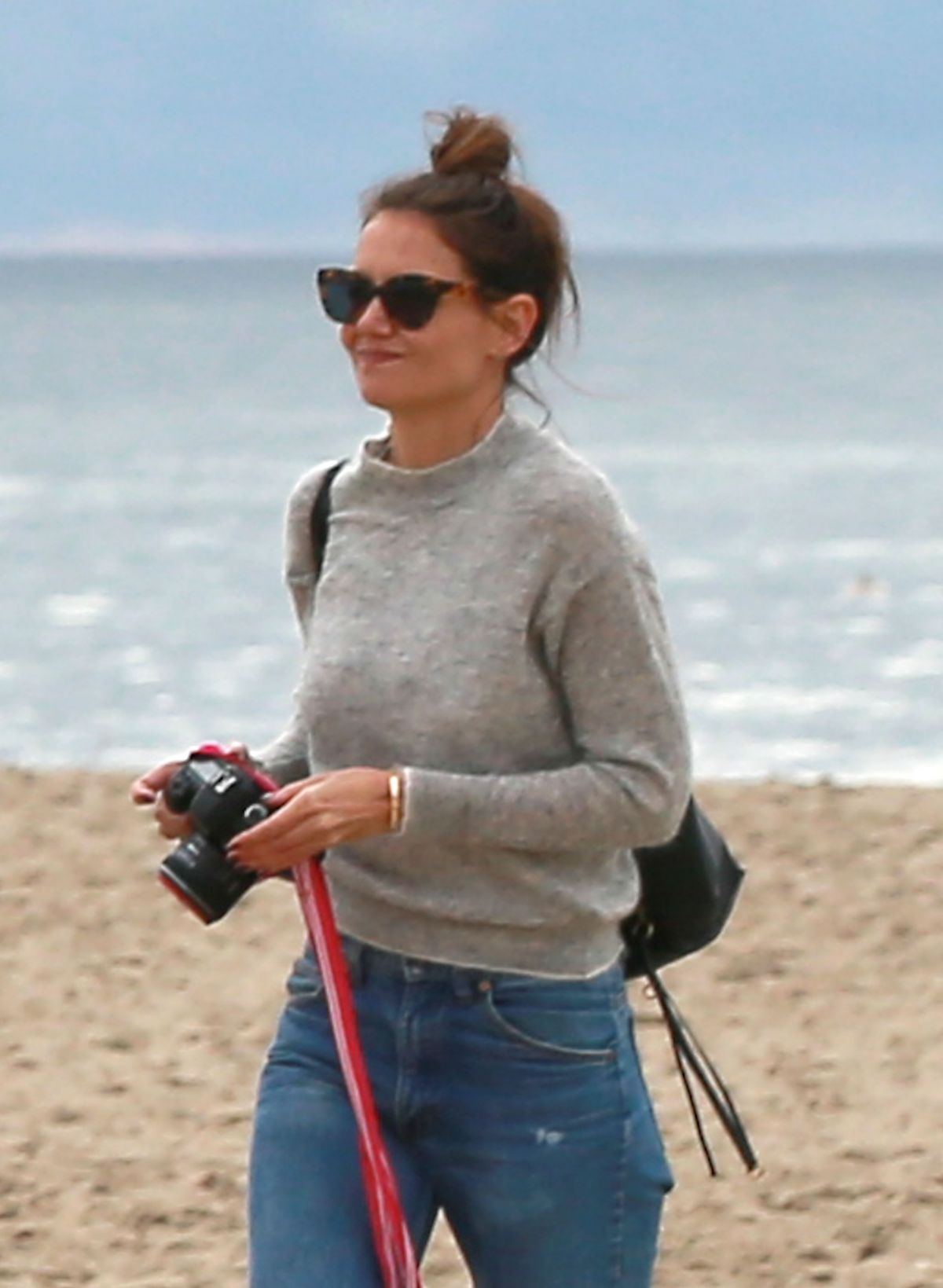 Katie Holmes Beach Wallpapers