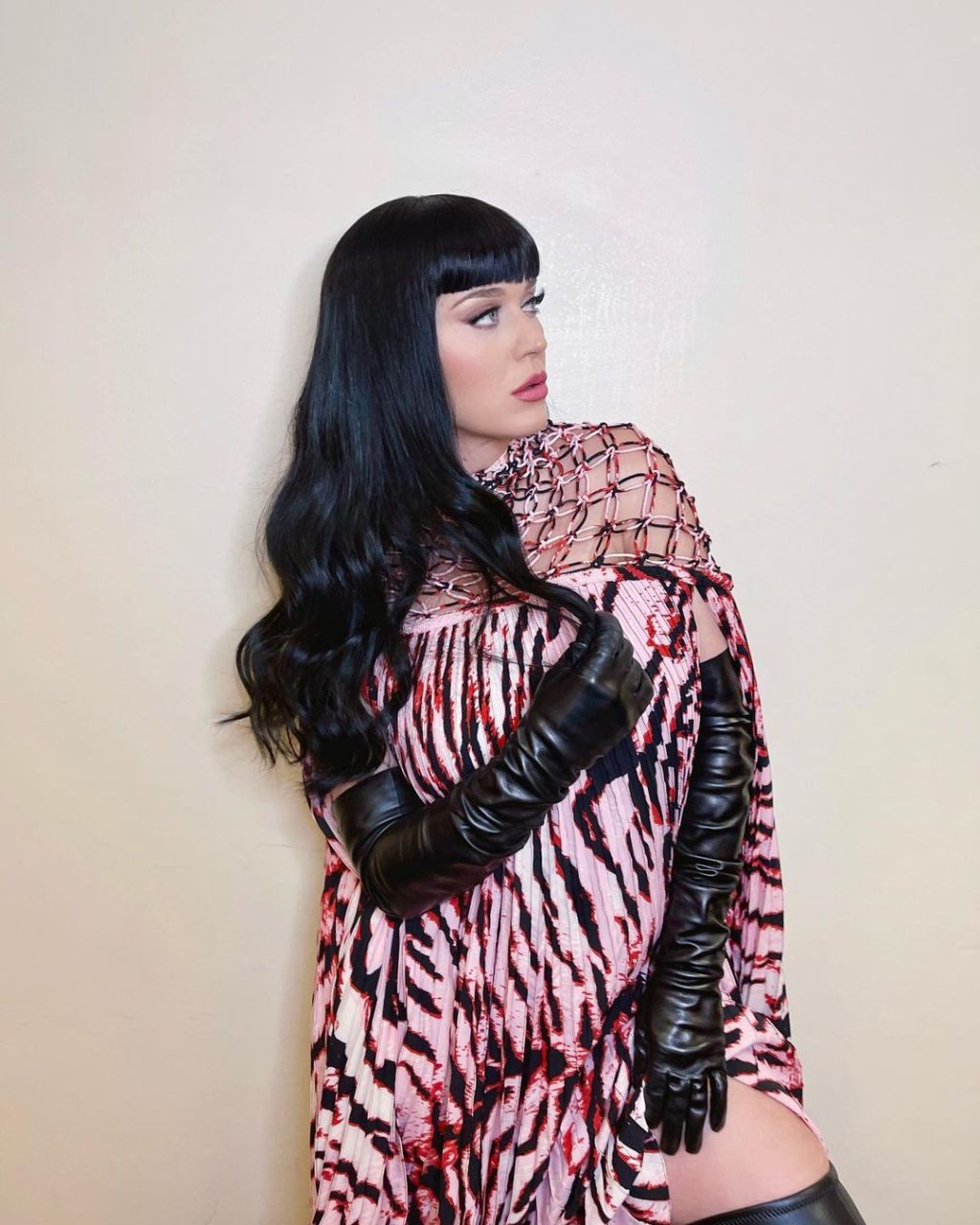 Katy Perry Black Hairs 2017 Wallpapers