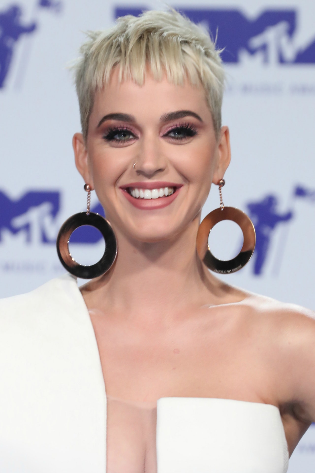 Katy Perry New Hair Style In Wallpapers