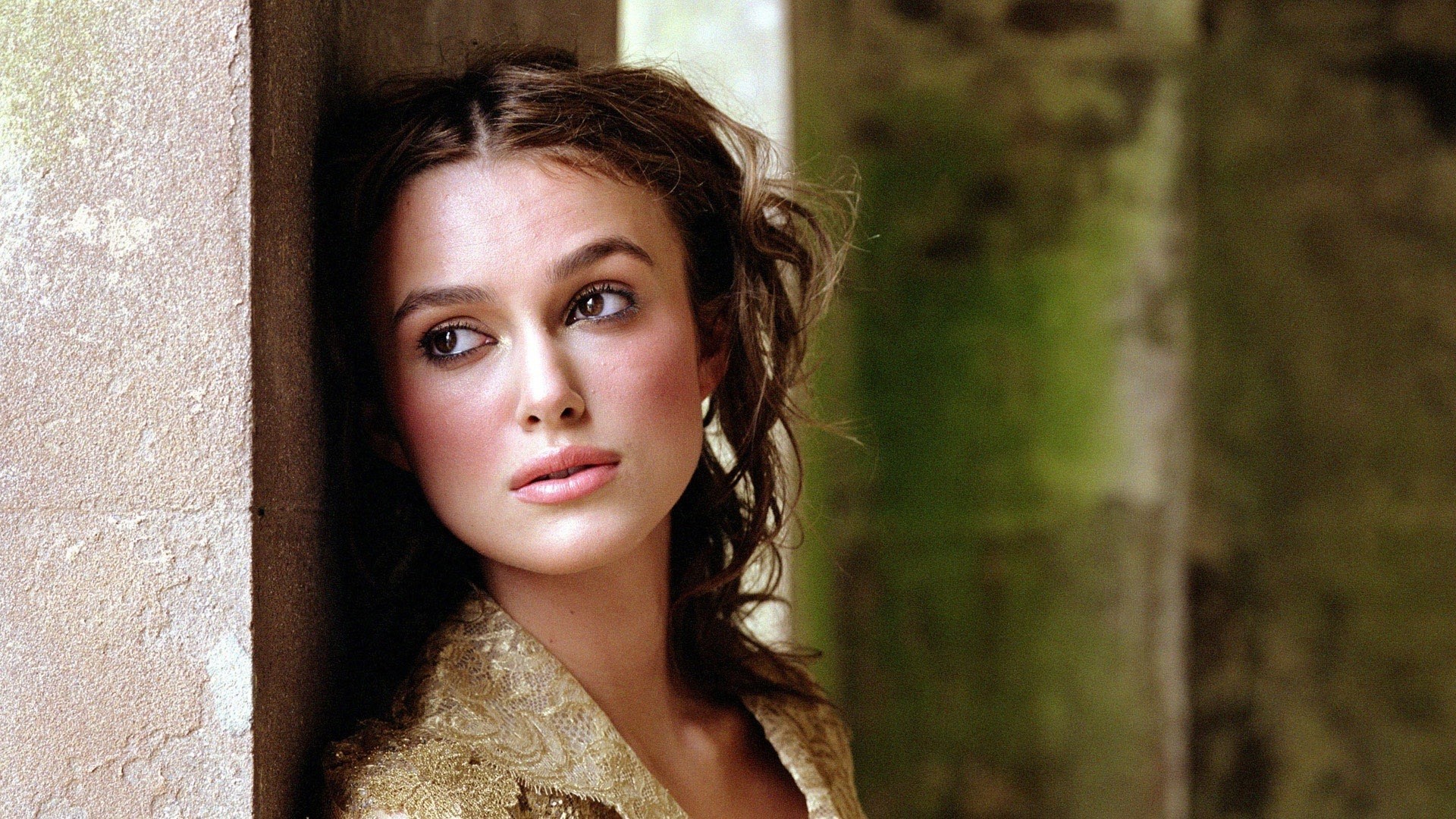 Keira Knightley Portrait 2017 Wallpapers