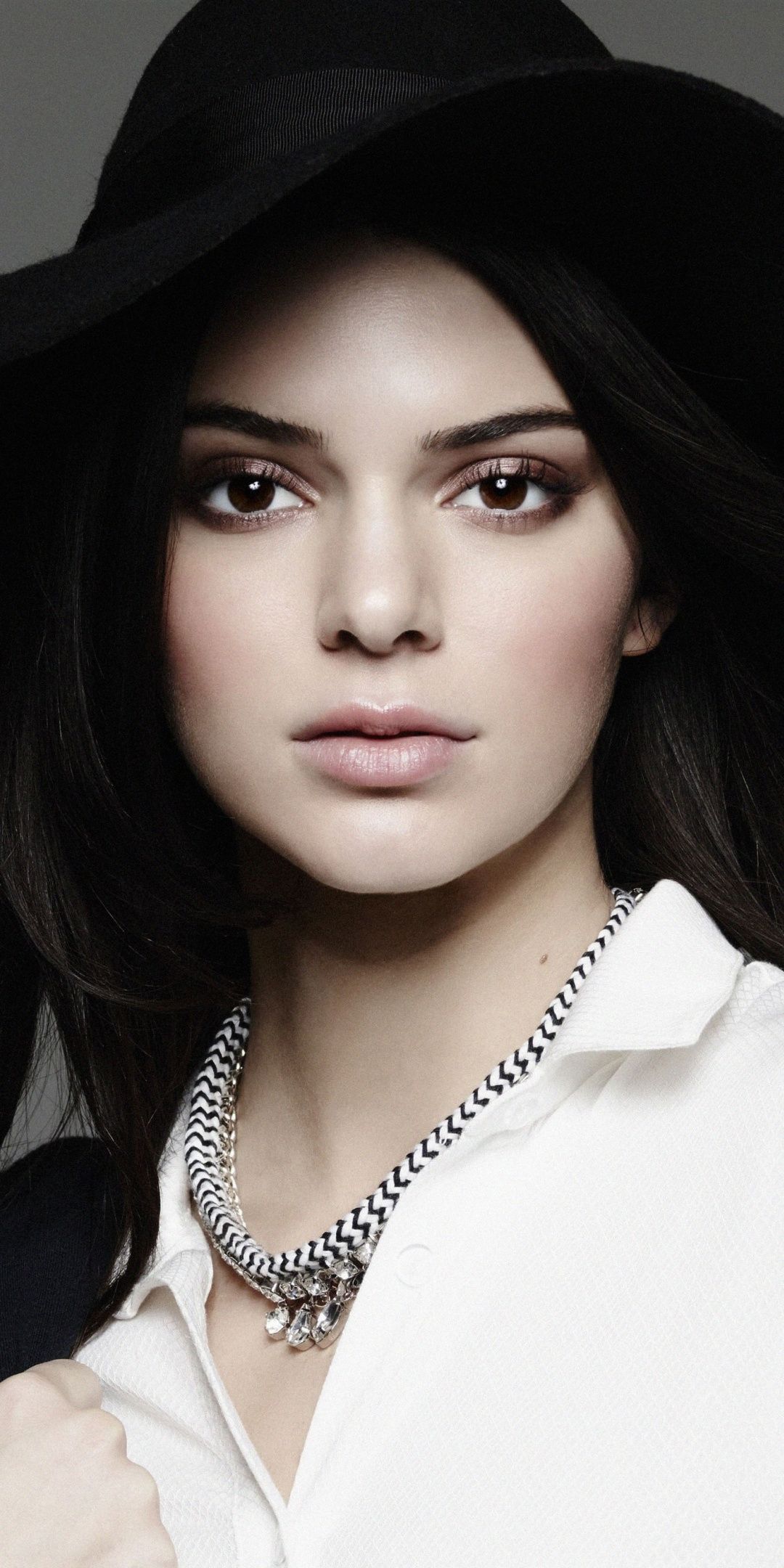 Kendall Jenner and Kylie Jenner in Black Wallpapers