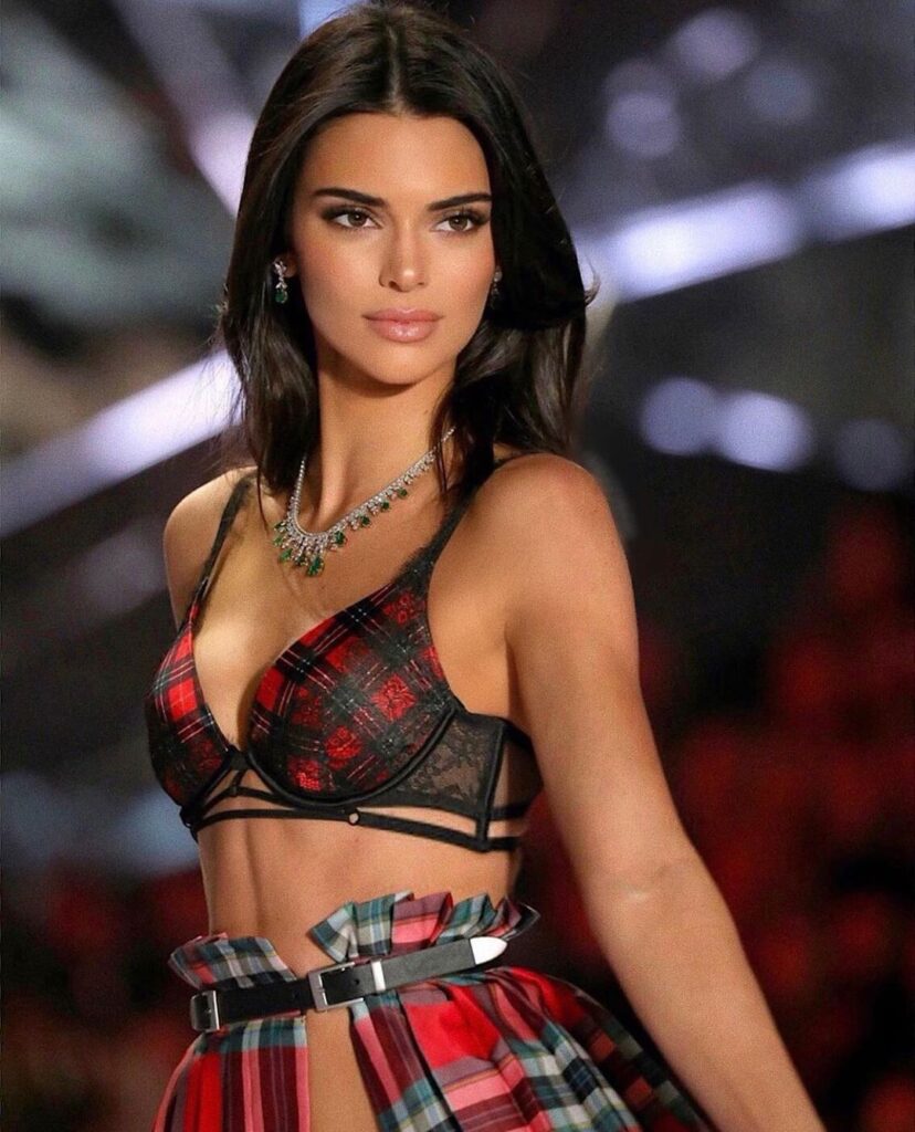 Kendall Jenner Latest Wallpapers