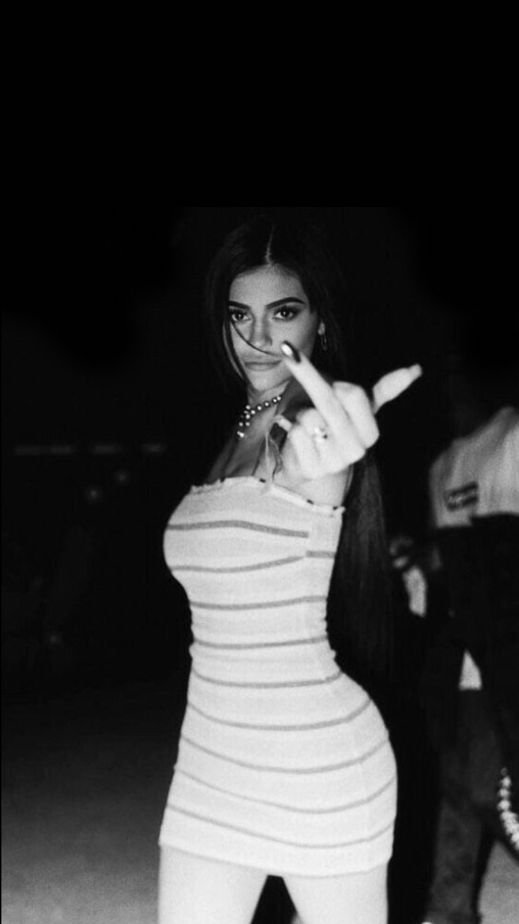 Kendall Jenner Monochrome Wallpapers