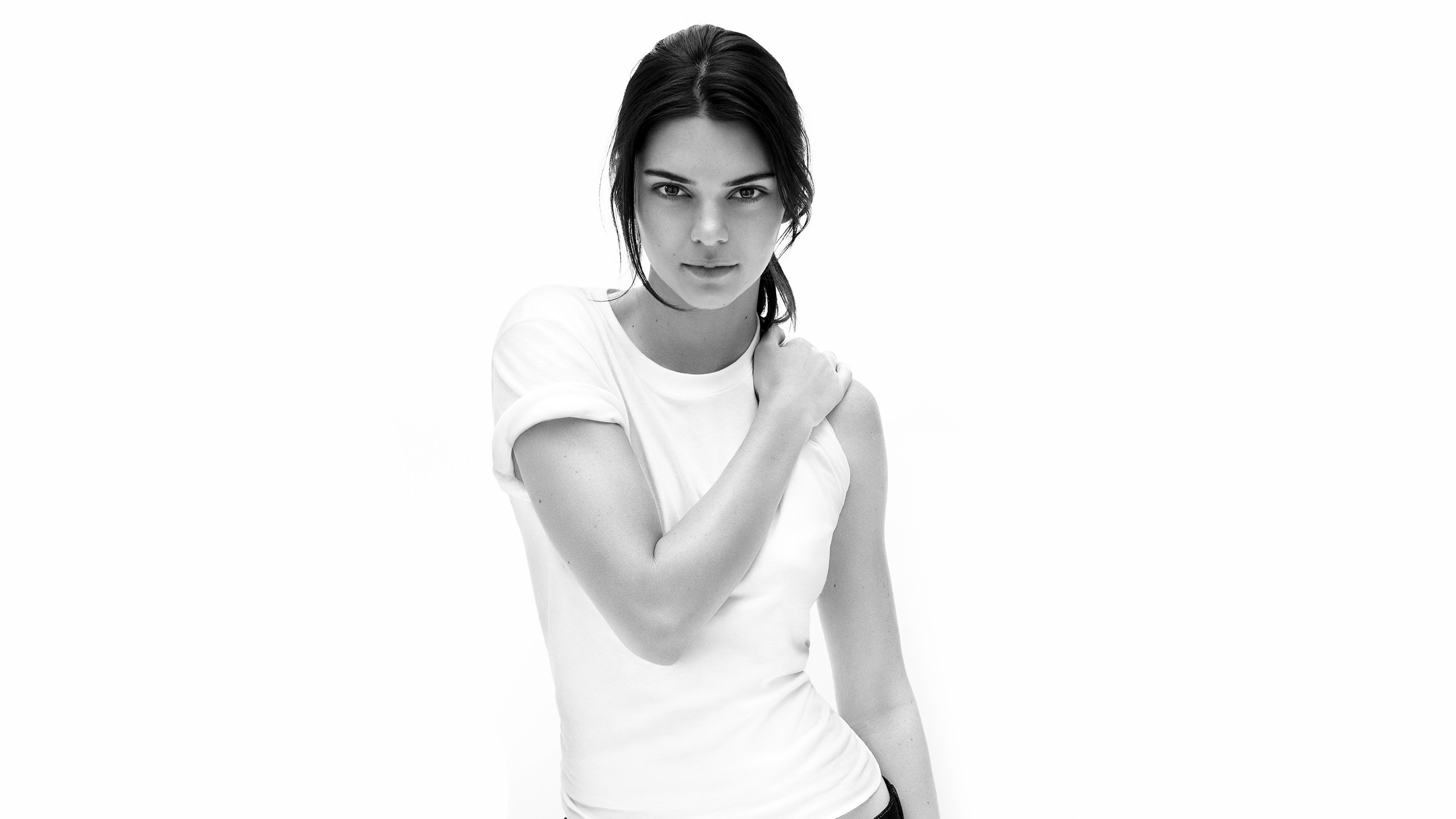 Kendall Jenner Monochrome Wallpapers