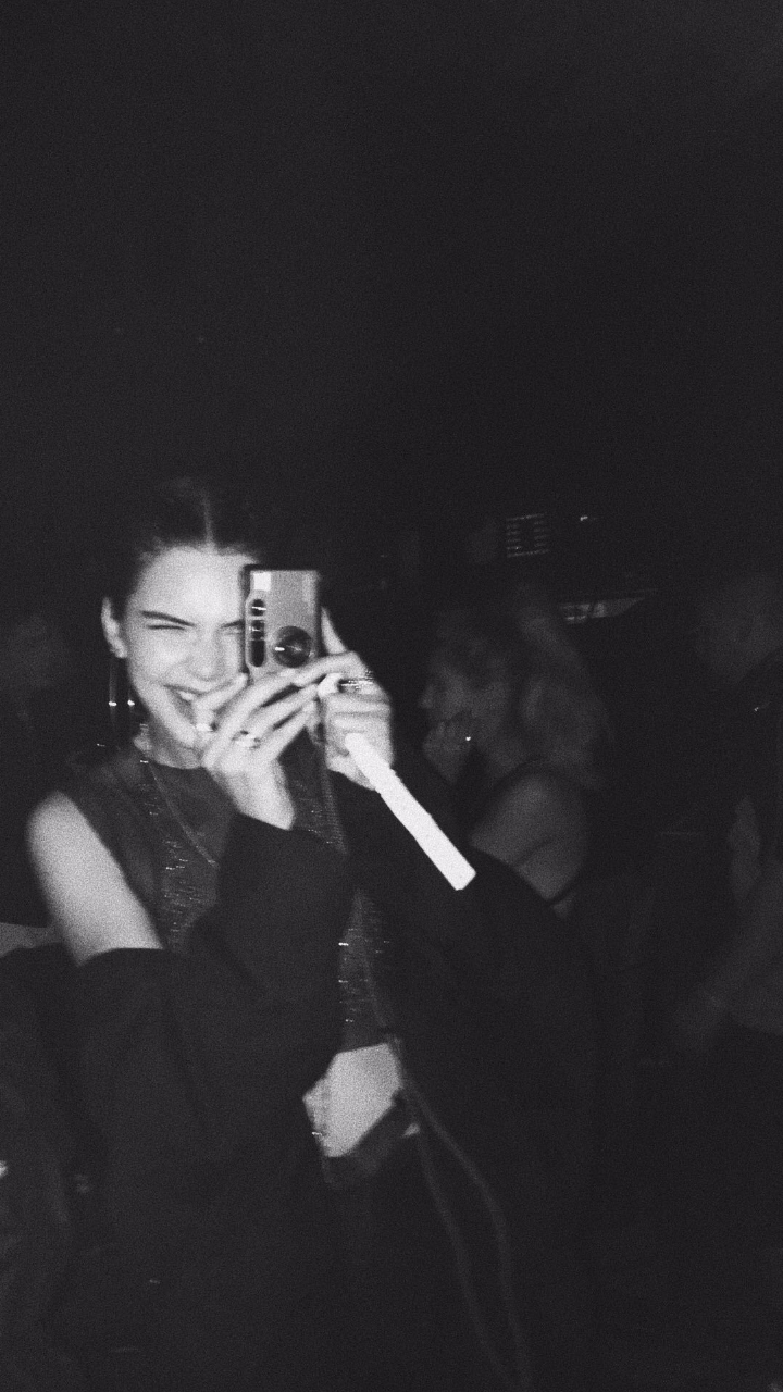 Kendall Jenner Monochrome Wallpapers