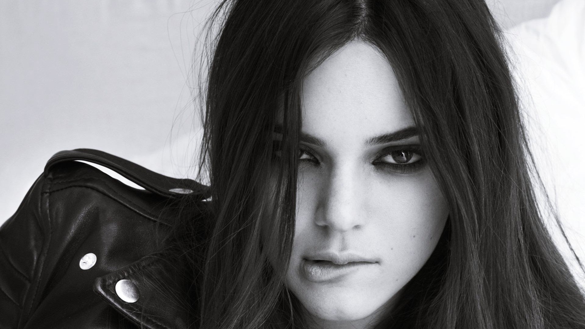 Kendall Jenner Monochrome Wallpapers