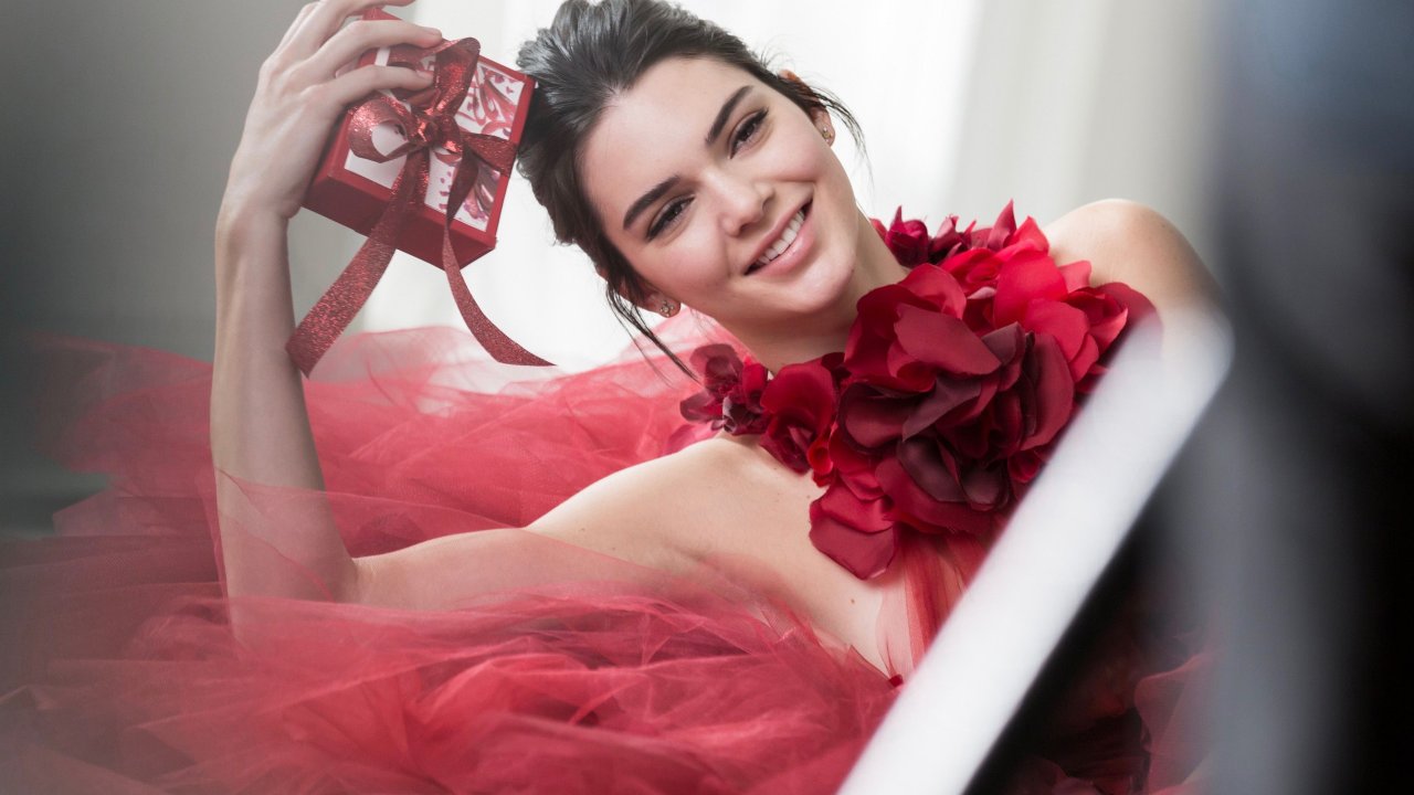 Kendall Jenner Red Dress Model Wallpapers