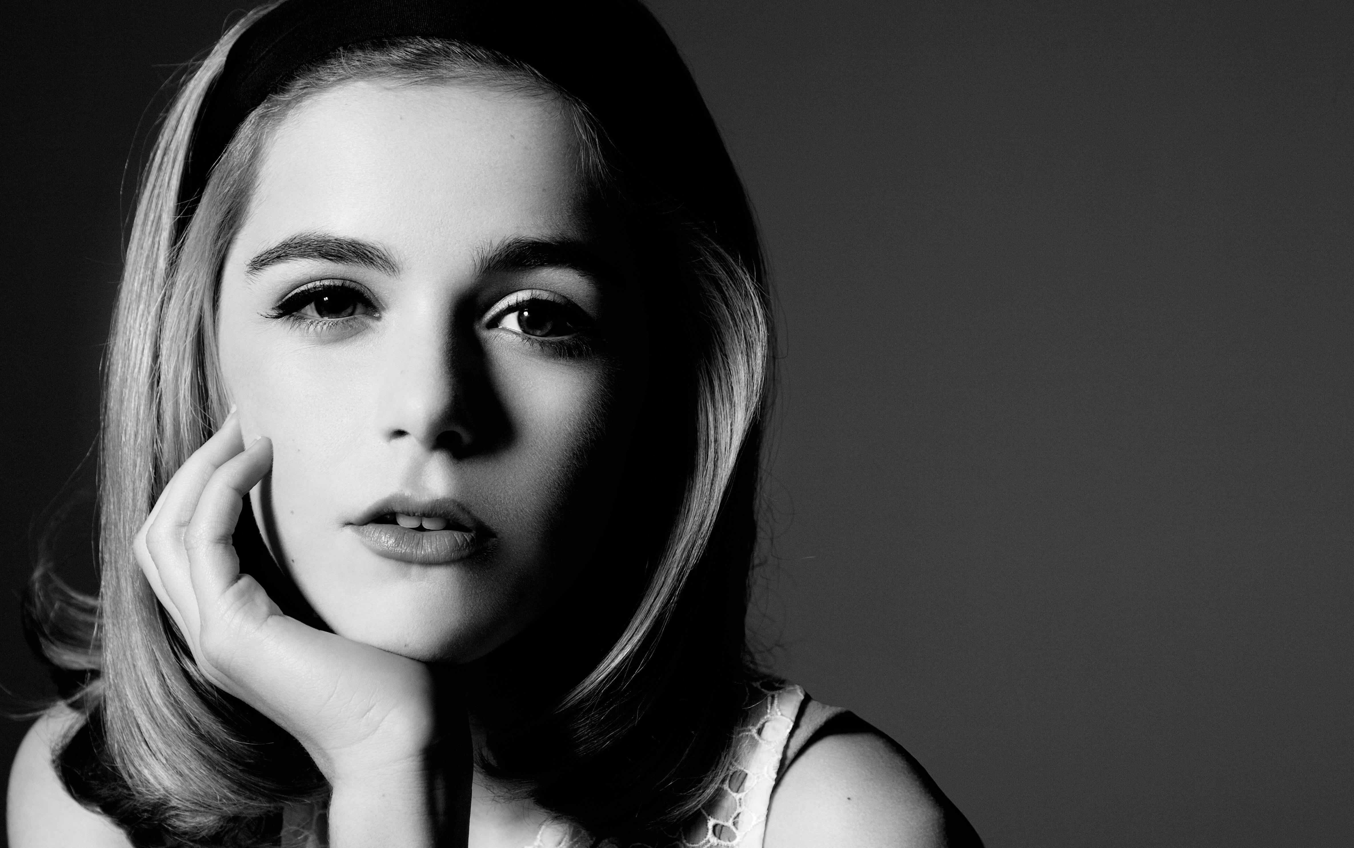 Kiernan Shipka V Man Wallpapers