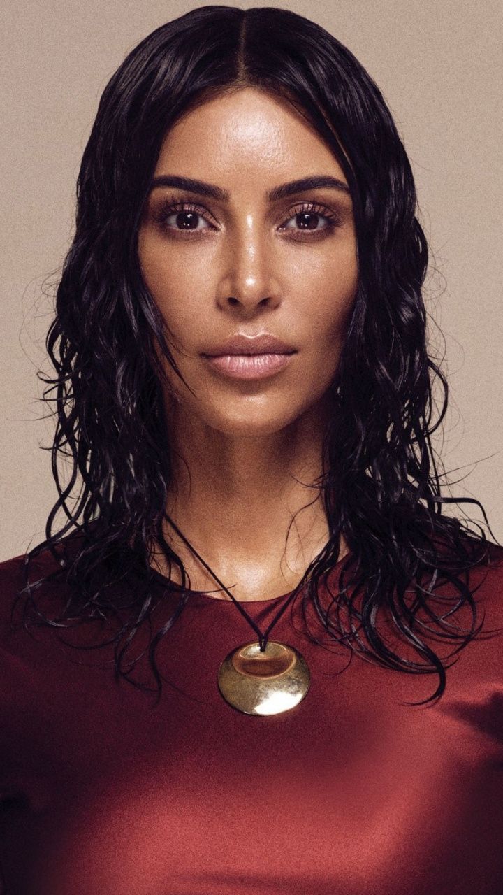 Kim Kardashian Wallpapers