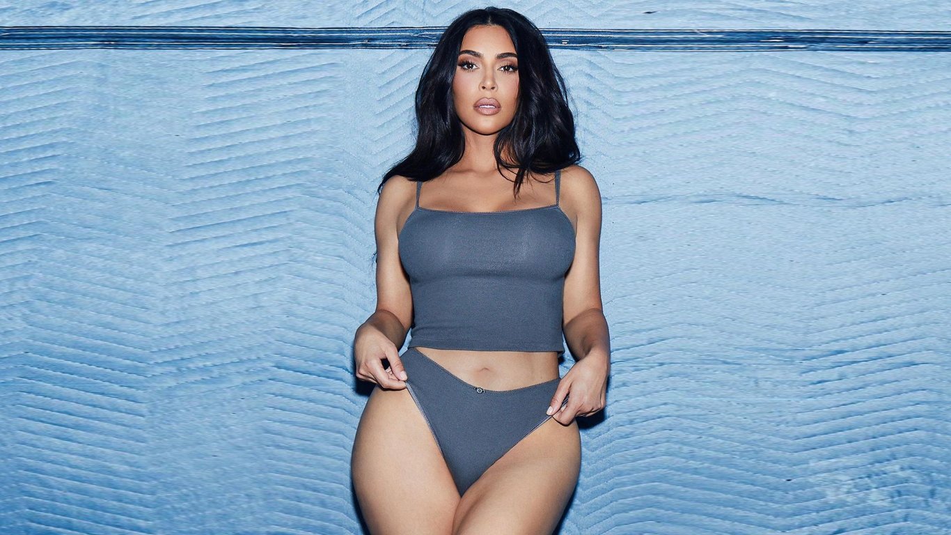 Kim Kardashian Wallpapers