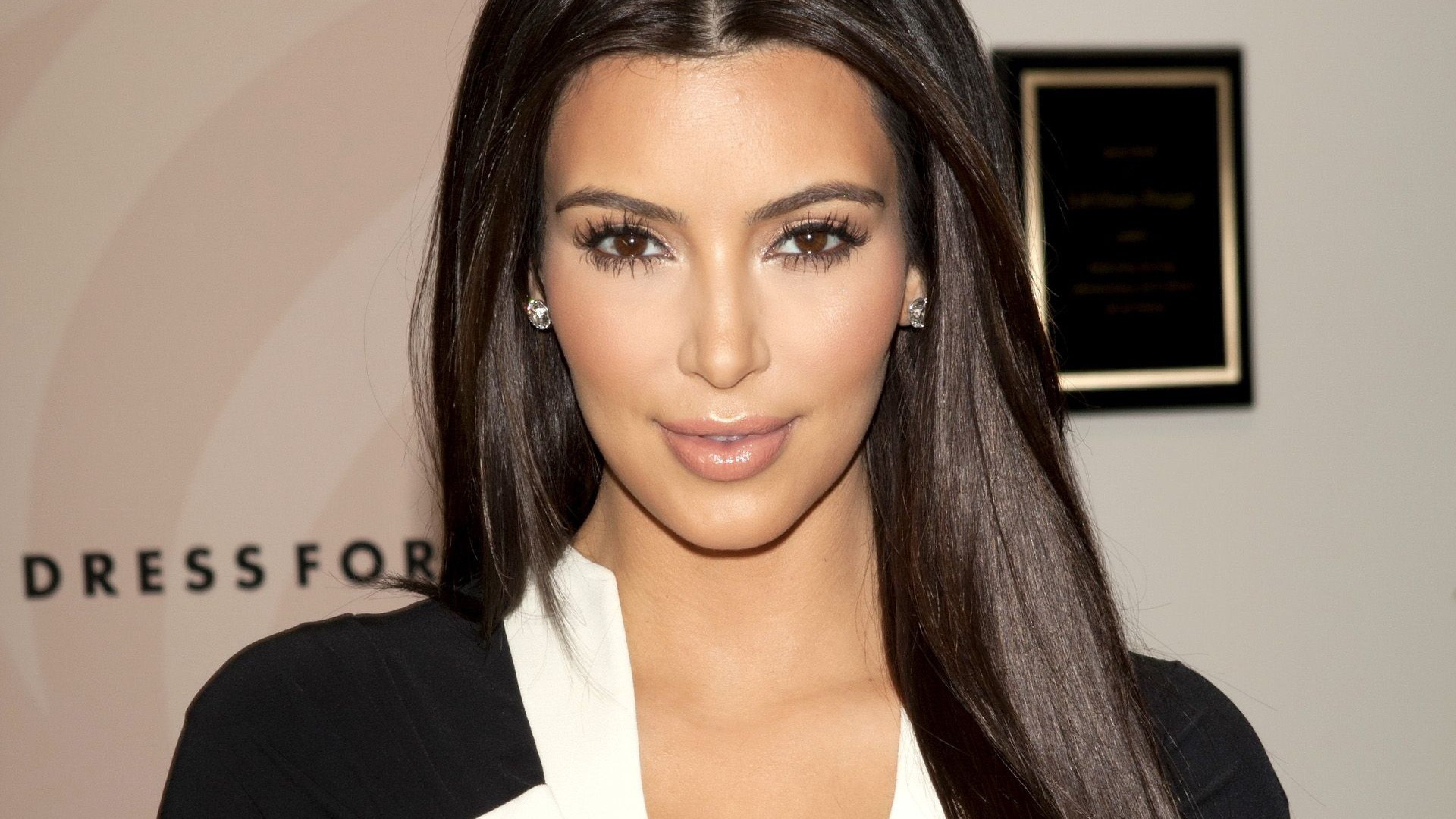 Kim Kardashian Wallpapers