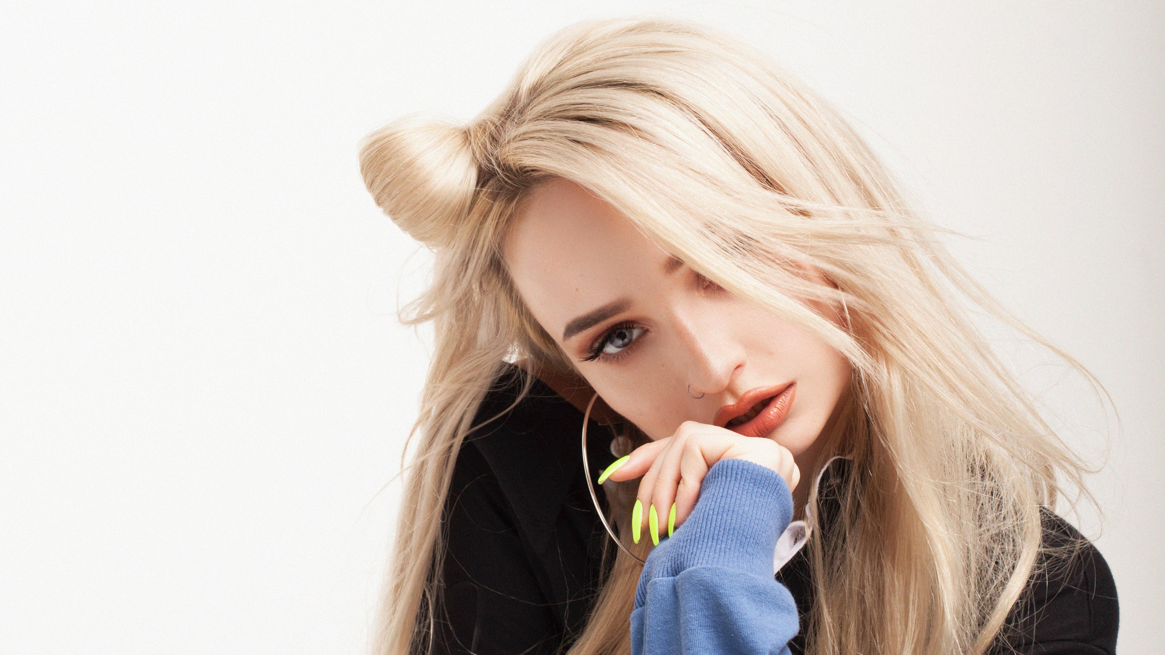 Kim Petras Wallpapers