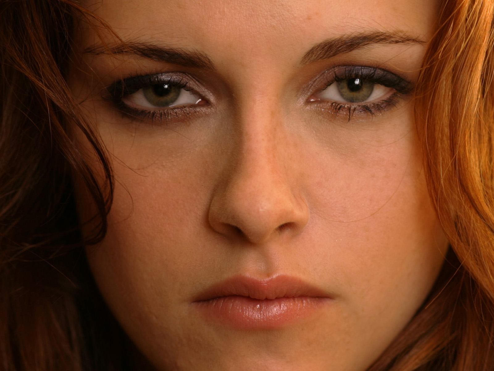Kristen Stewart Close-Up Wallpapers