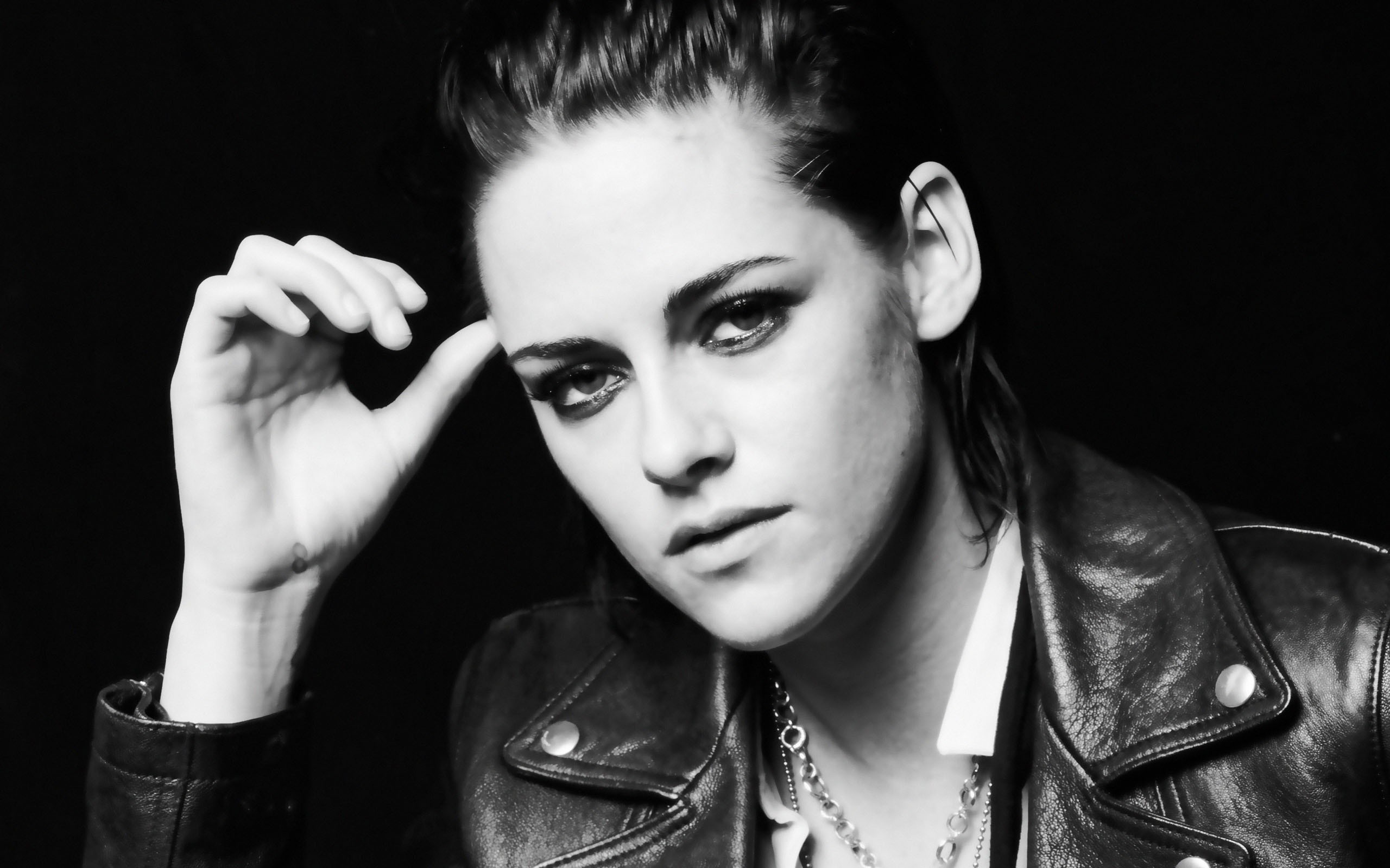 Kristen Stewart HD Monochrome 2021 Wallpapers