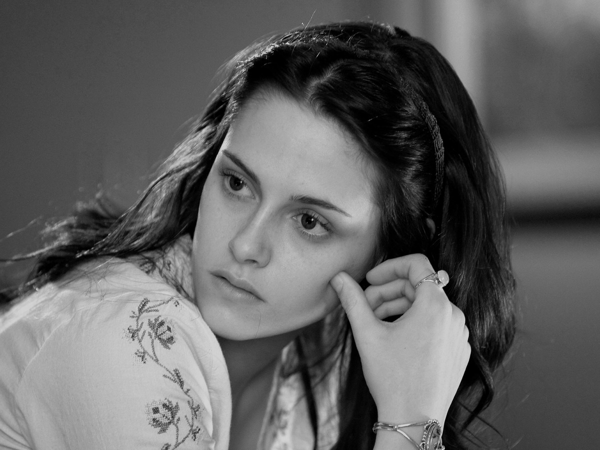 Kristen Stewart HD Monochrome 2021 Wallpapers