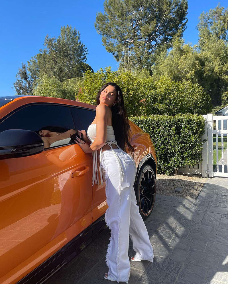 Kylie Jenner Car Shoot New Wallpapers