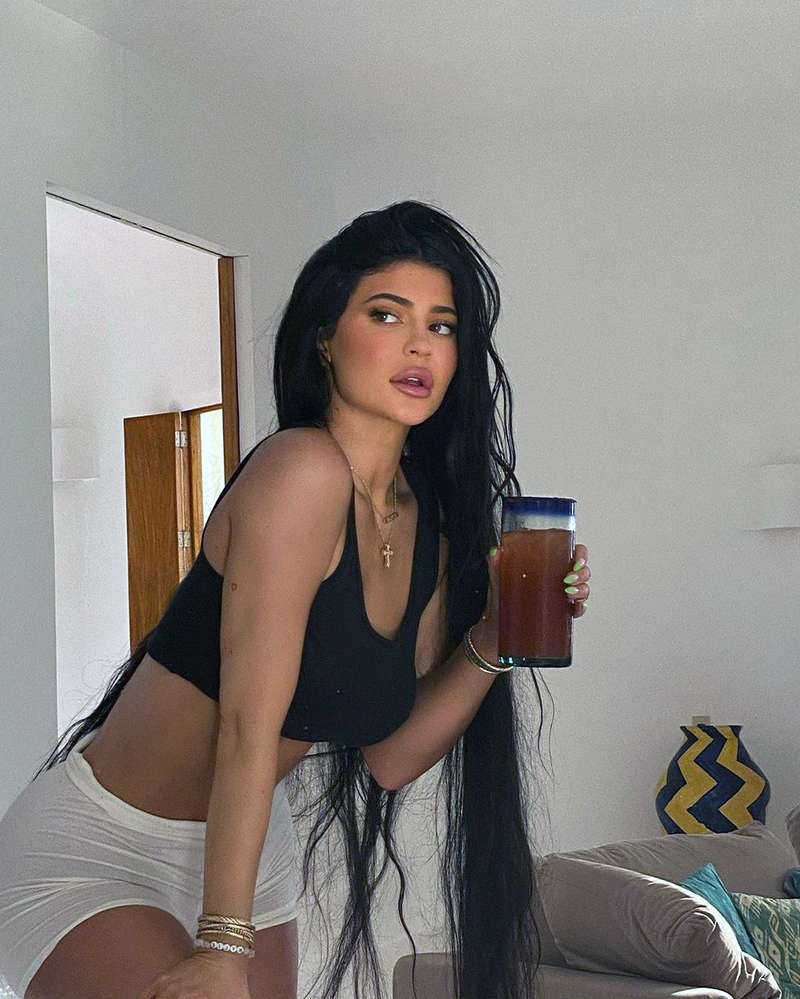 Kylie Jenner Drop Three 2017 Wallpapers