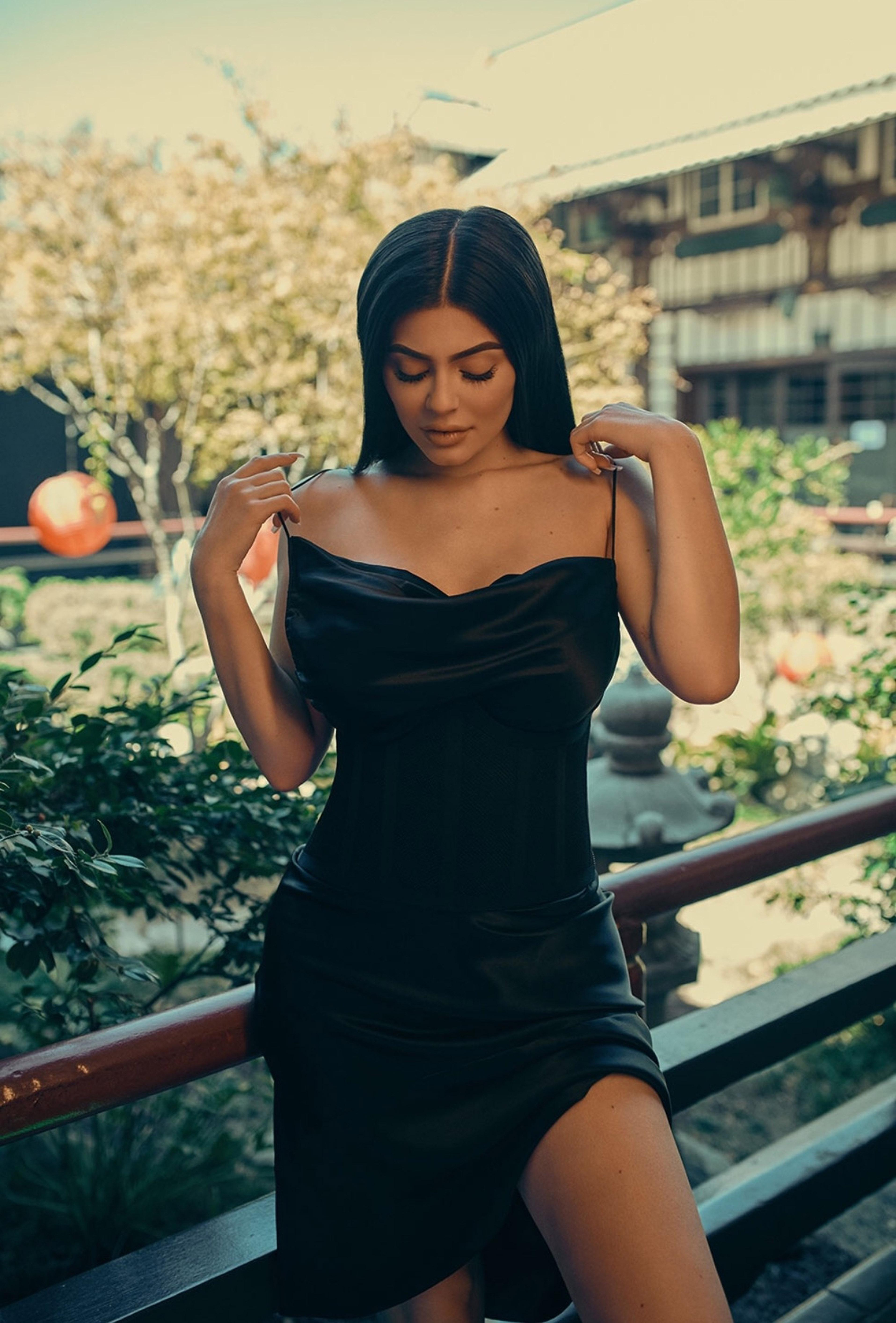 Kylie Jenner DropThree Collection Wallpapers