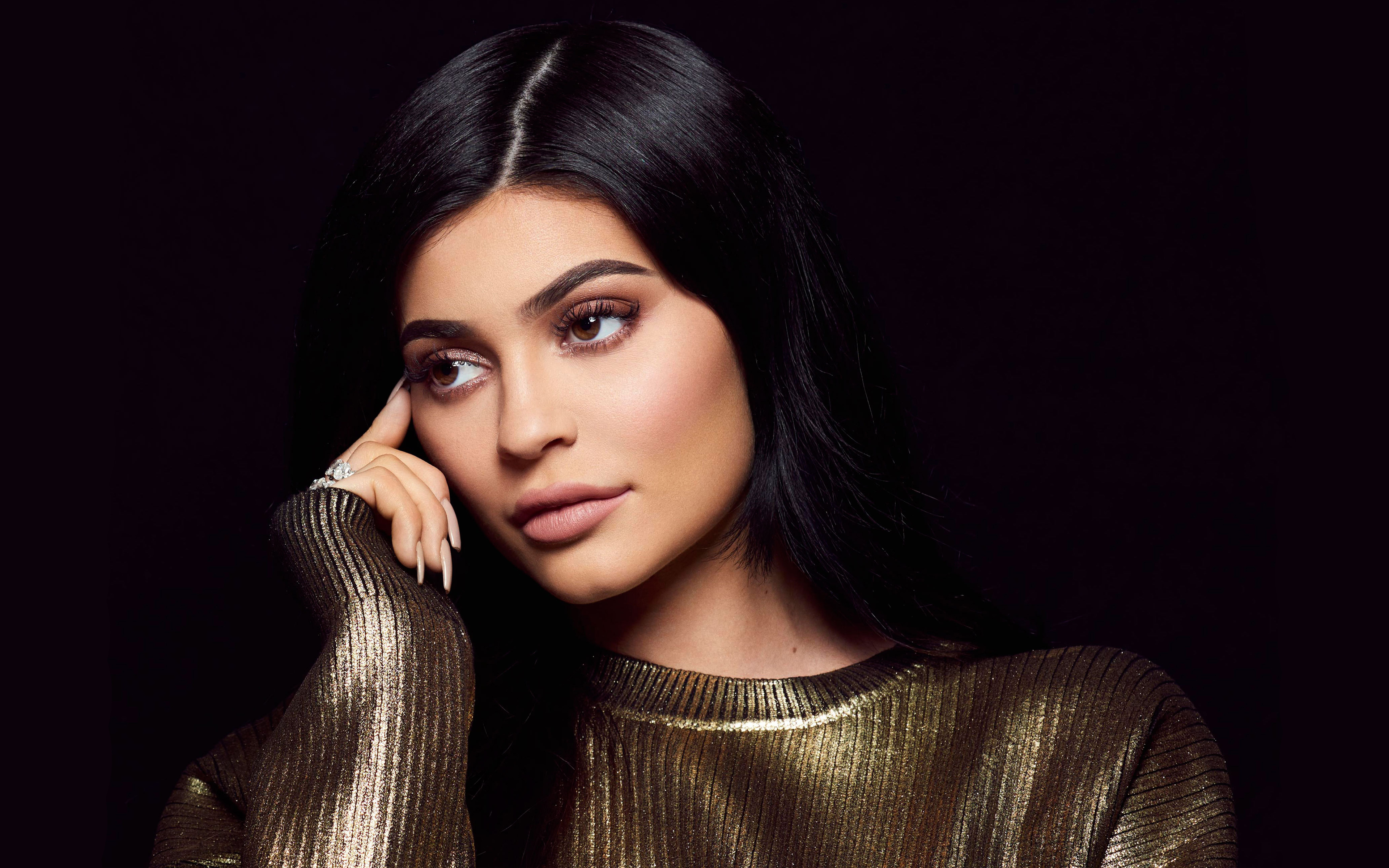 Kylie Jenner ELLE Canada 2018 Wallpapers