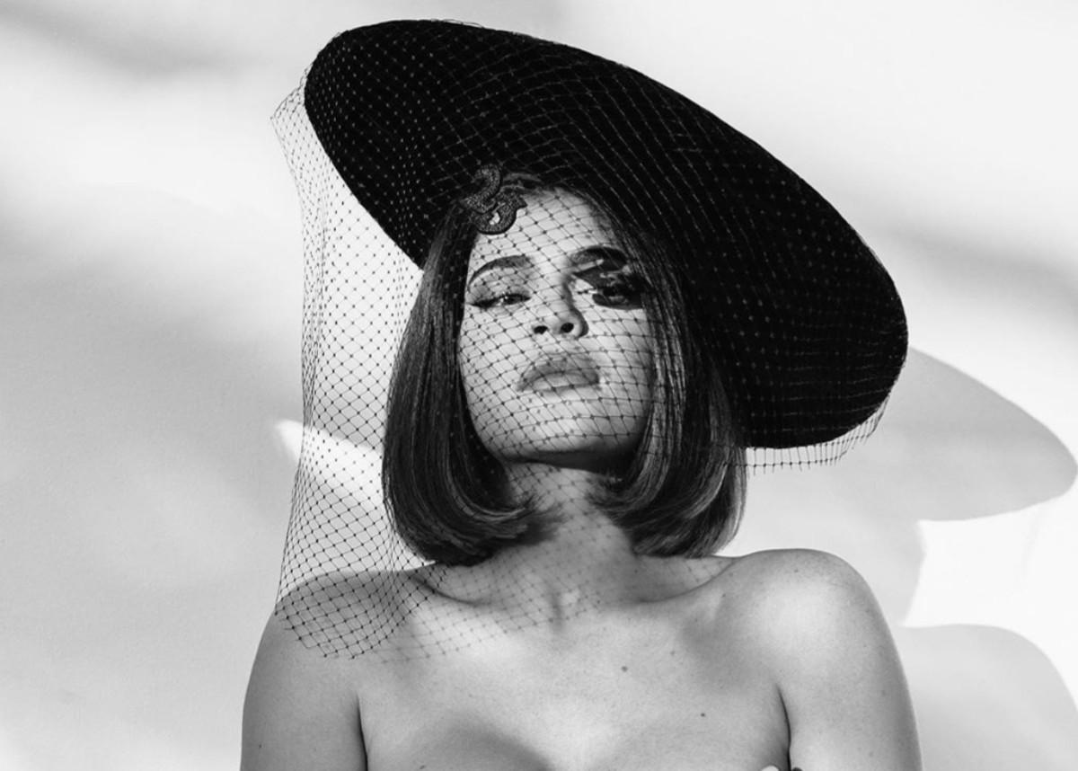 Kylie Jenner Monochrome 2017 Wallpapers
