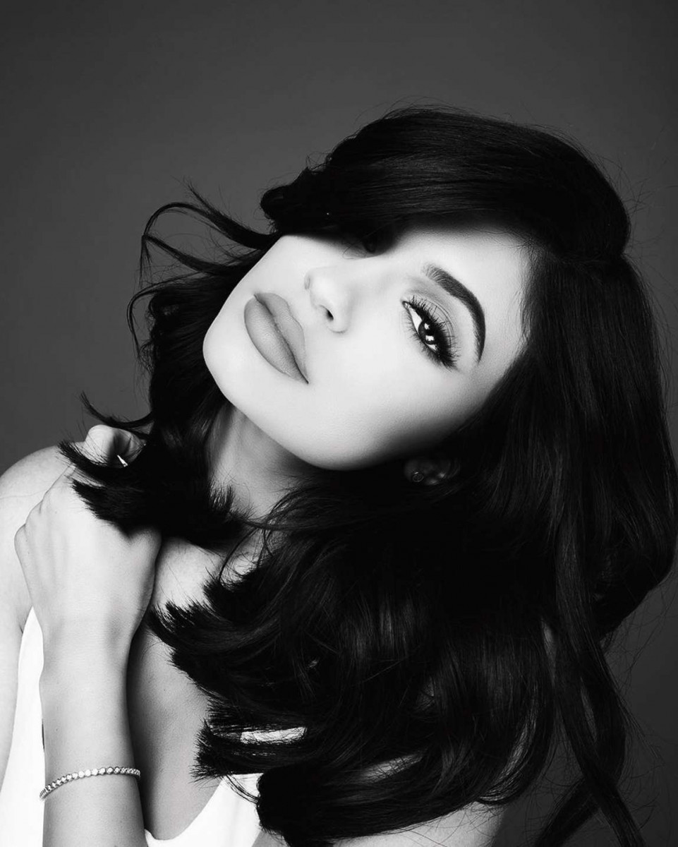 Kylie Jenner Monochrome Wallpapers