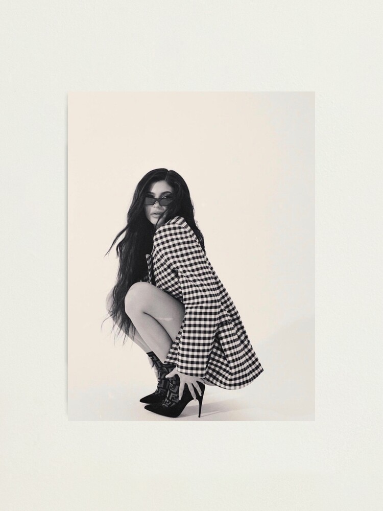 Kylie Jenner Monochrome Wallpapers