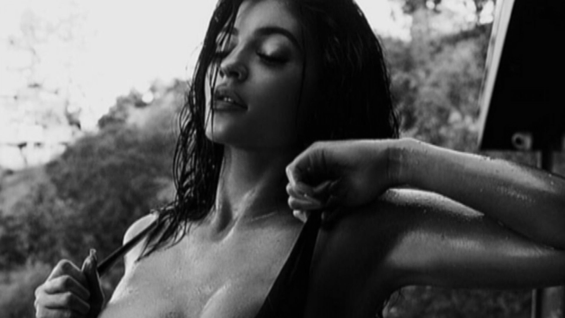 Kylie Jenner Monochrome Wallpapers